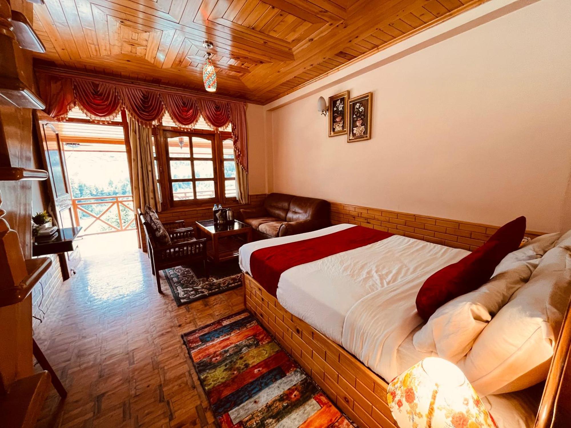 Hollywood - Scenic River & Mountain View With Premium Near Mall Road Manali (Himachal Pradesh)