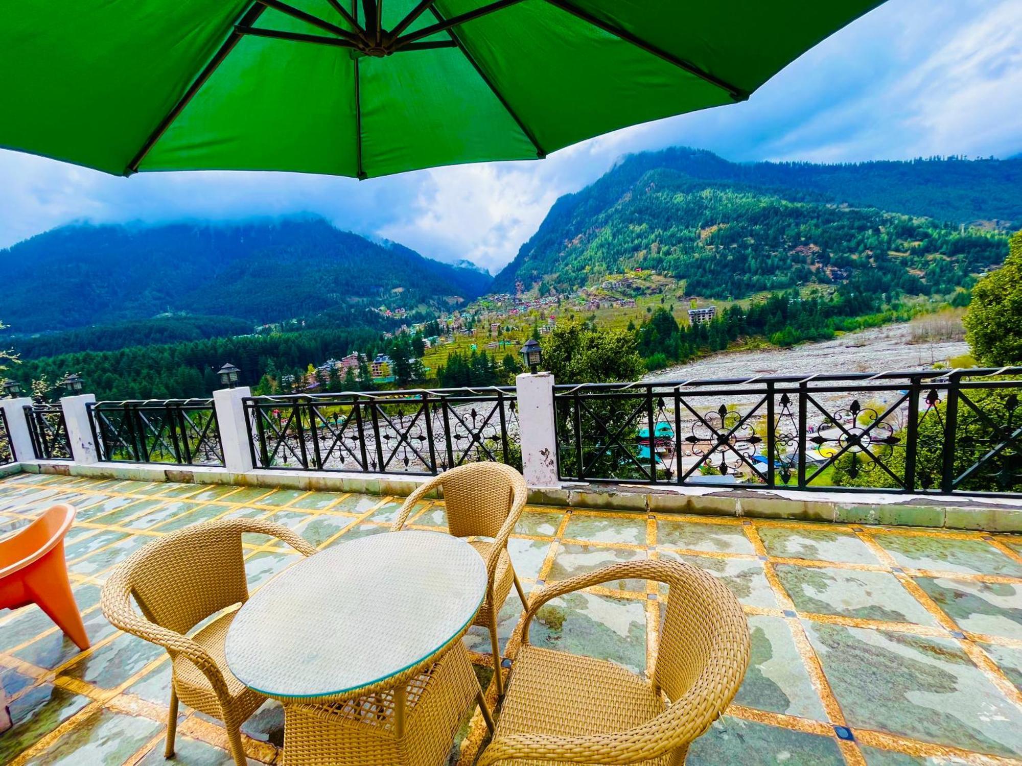The Four Season & Resort, - A Blissful View From Hotel 4*