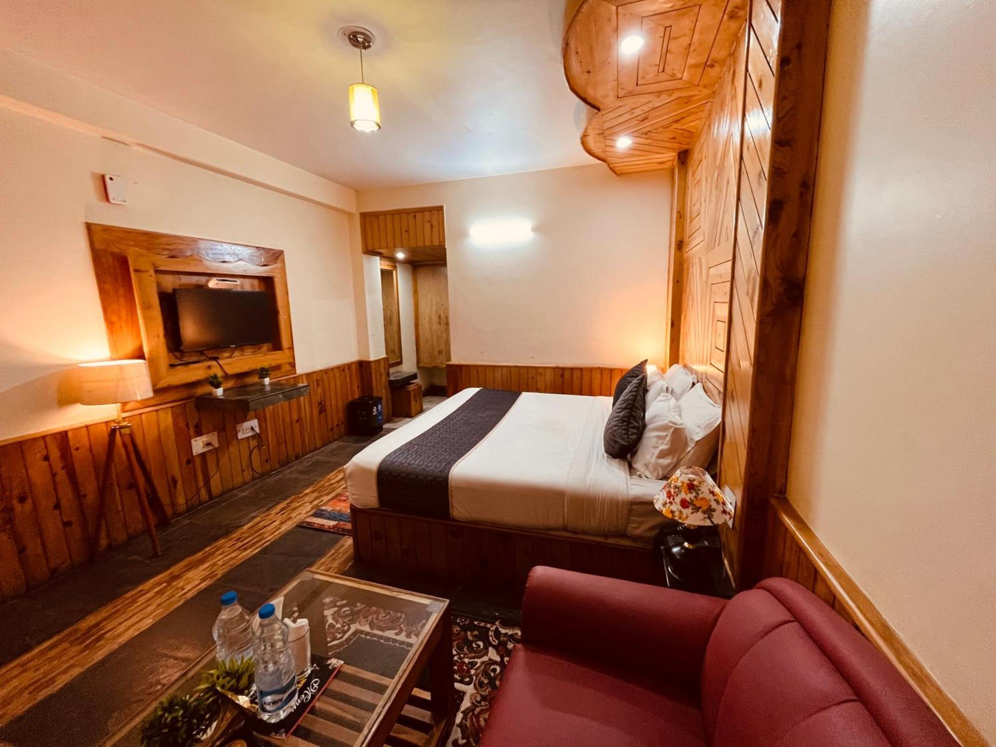 Hotel The Four Season & Resort, - A Blissful View From Manali (Himachal Pradesh)