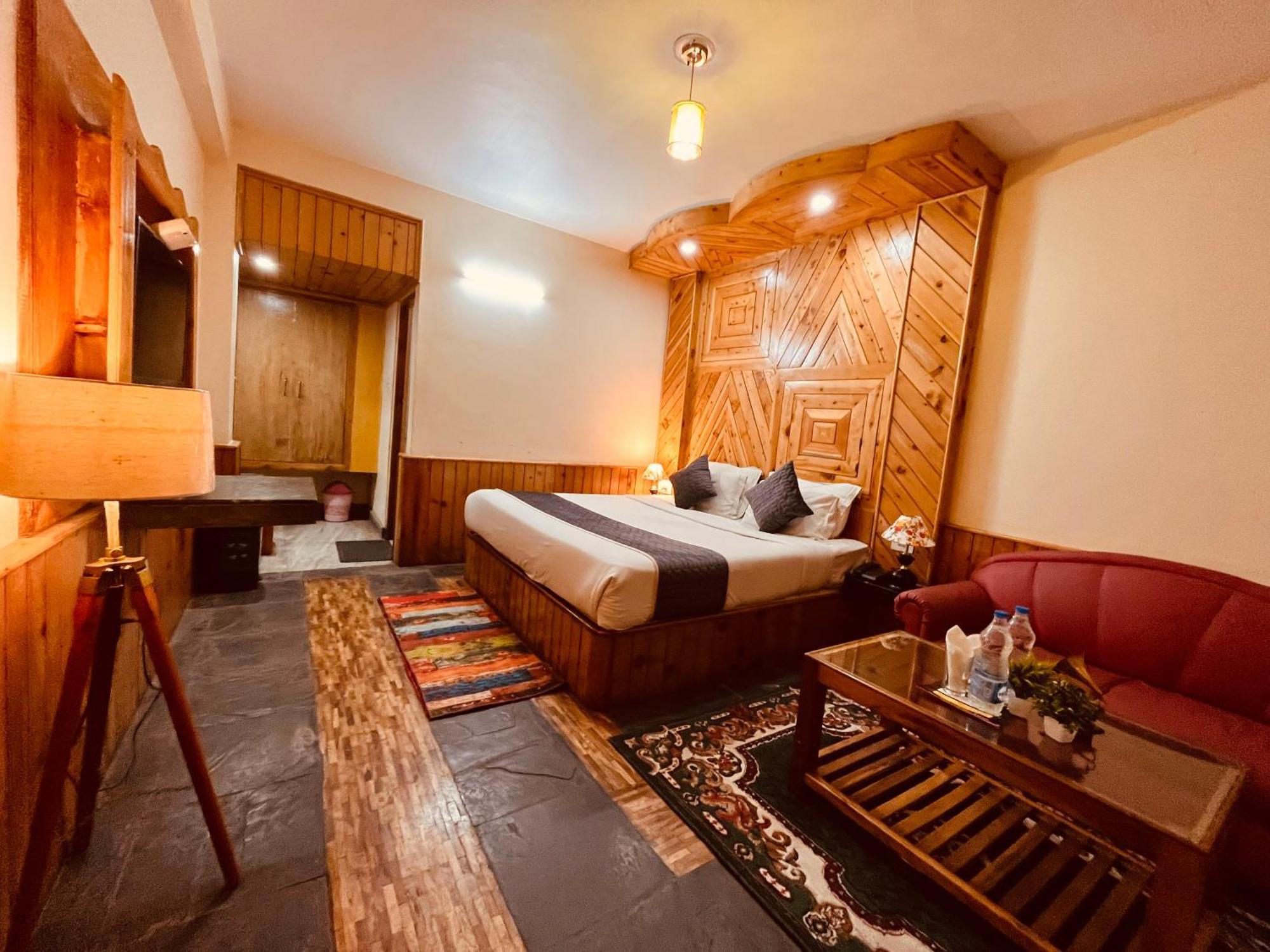 Hotel The Four Season & Resort, - A Blissful View From