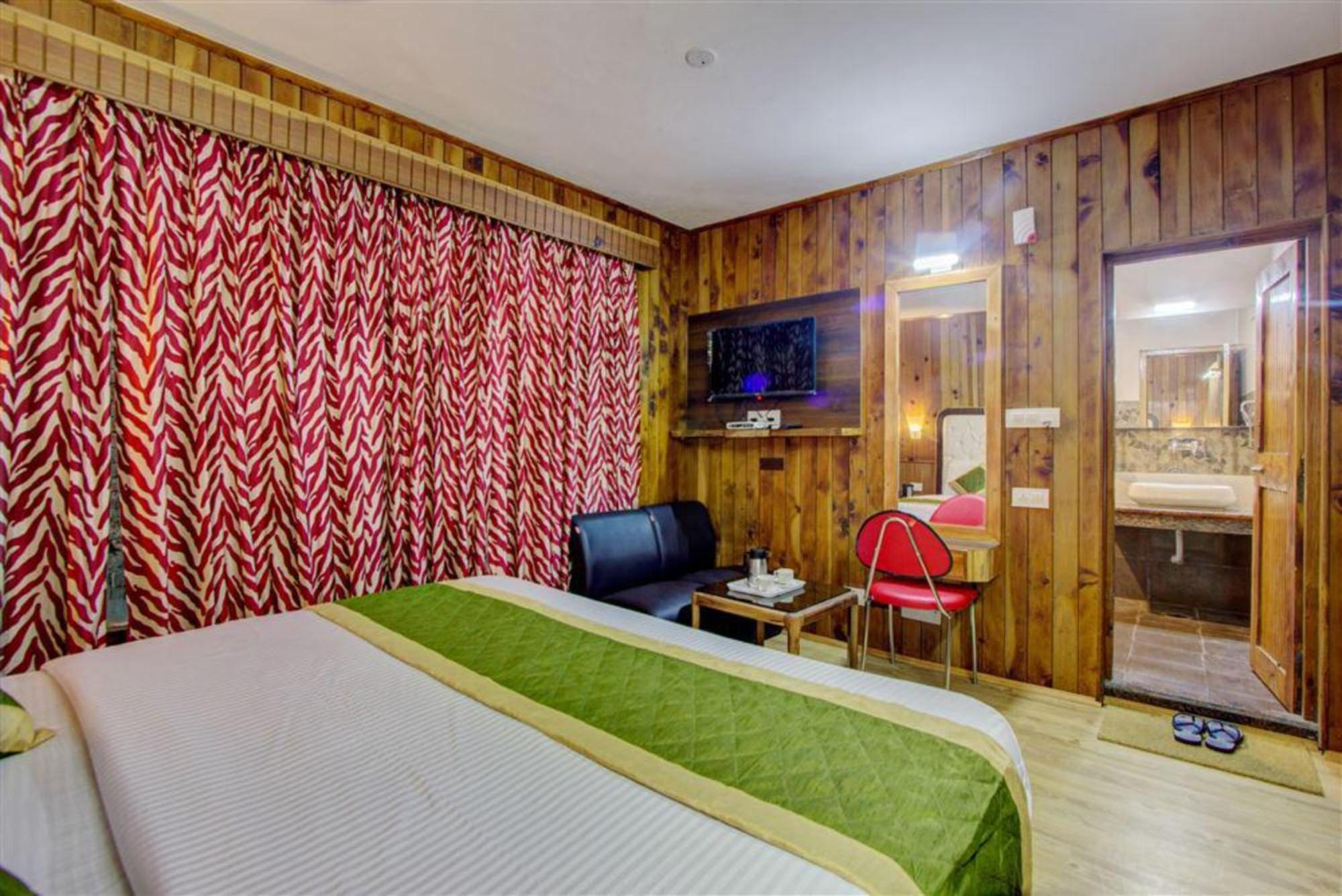 Hotel Mall Road S A M I R U P A L A C E Near Temple And Garden Manali (Himachal Pradesh)
