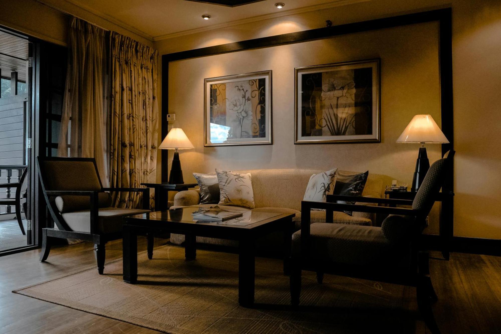 Hotel Villa Riverine Cafe & Riverview Near Mall Road Manali Hotel