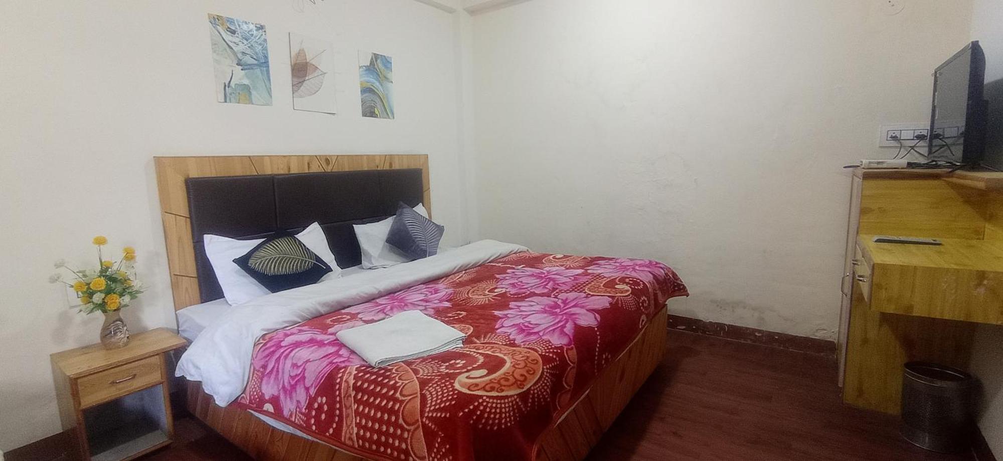 The Prasher Mall Road Bed & Breakfast
