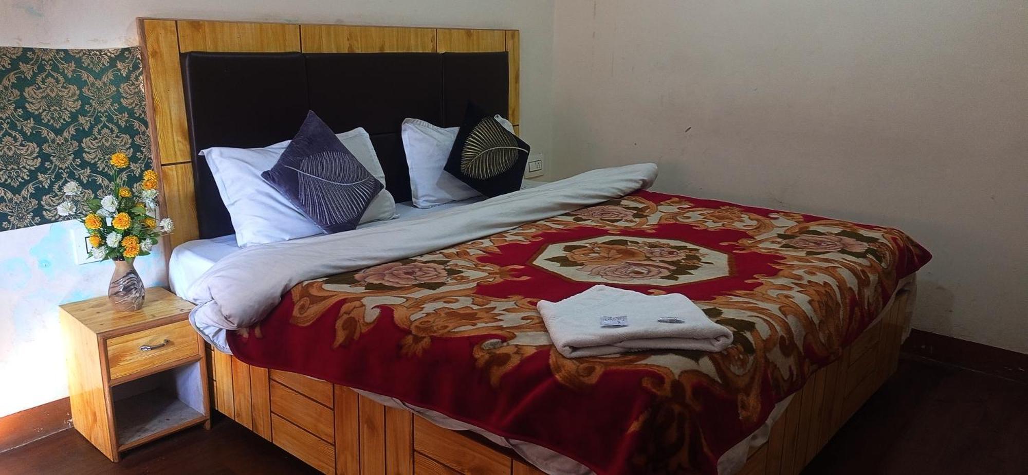 The Prasher Mall Road Bed & Breakfast *