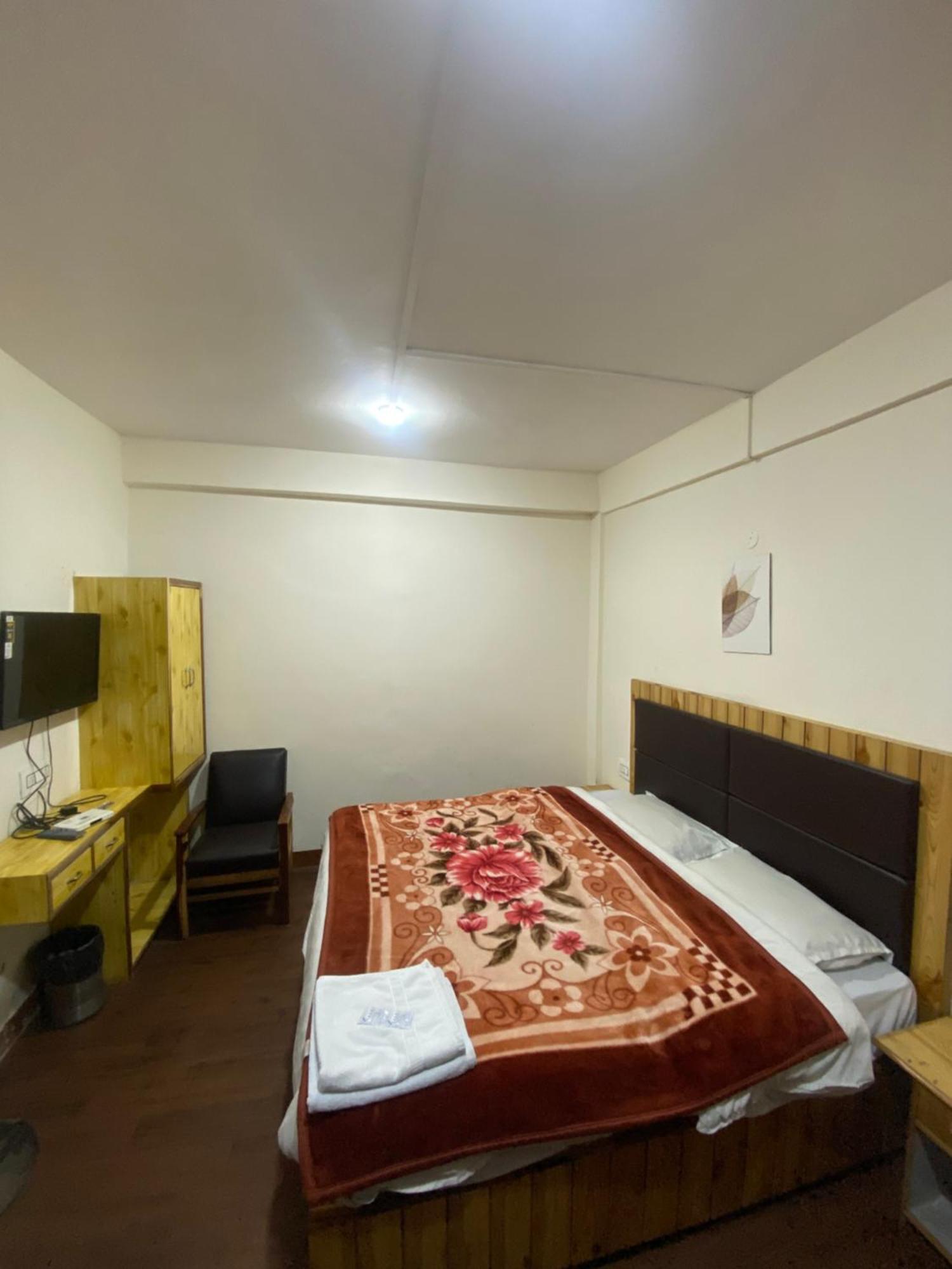 The Prasher Mall Road Bed & Breakfast *