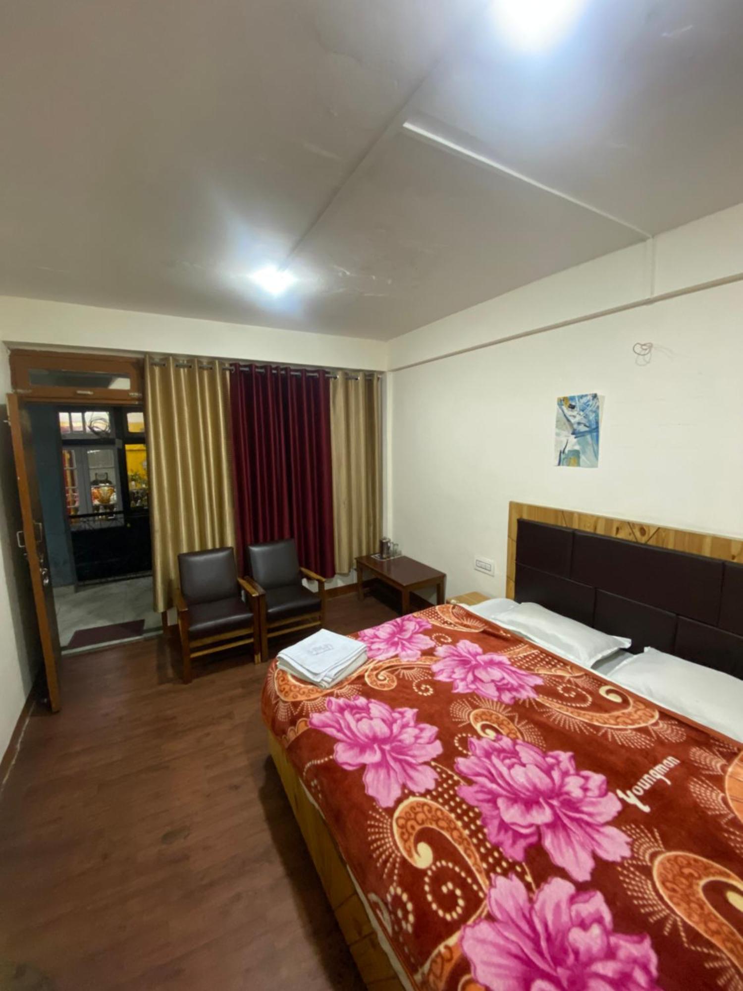 Bed & Breakfast The Prasher Mall Road *