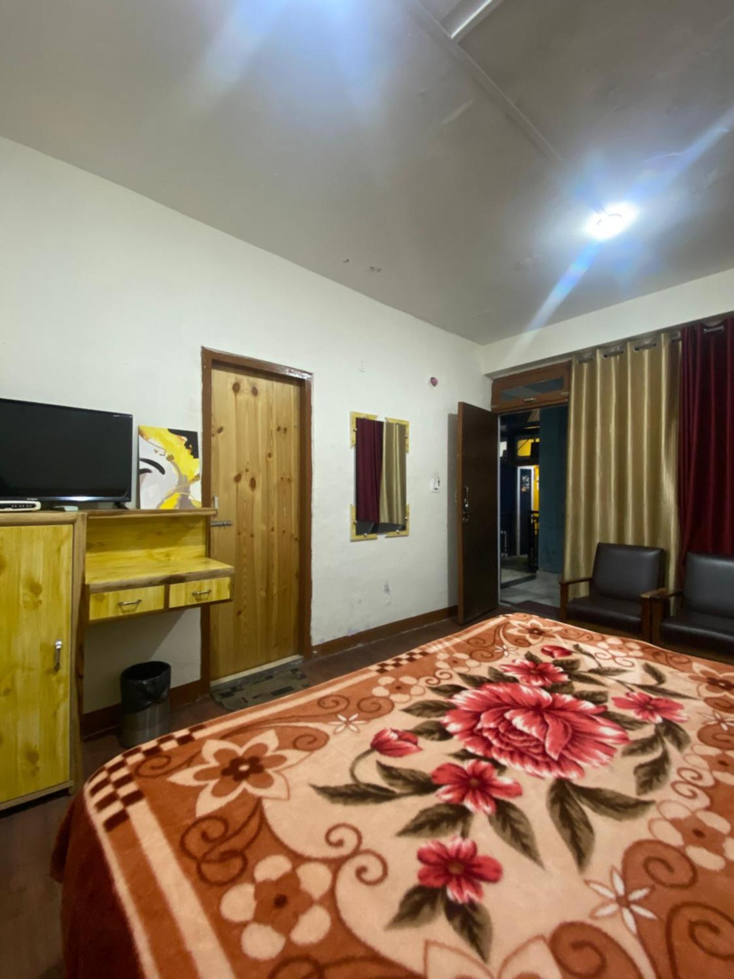 Bed & Breakfast The Prasher Mall Road *