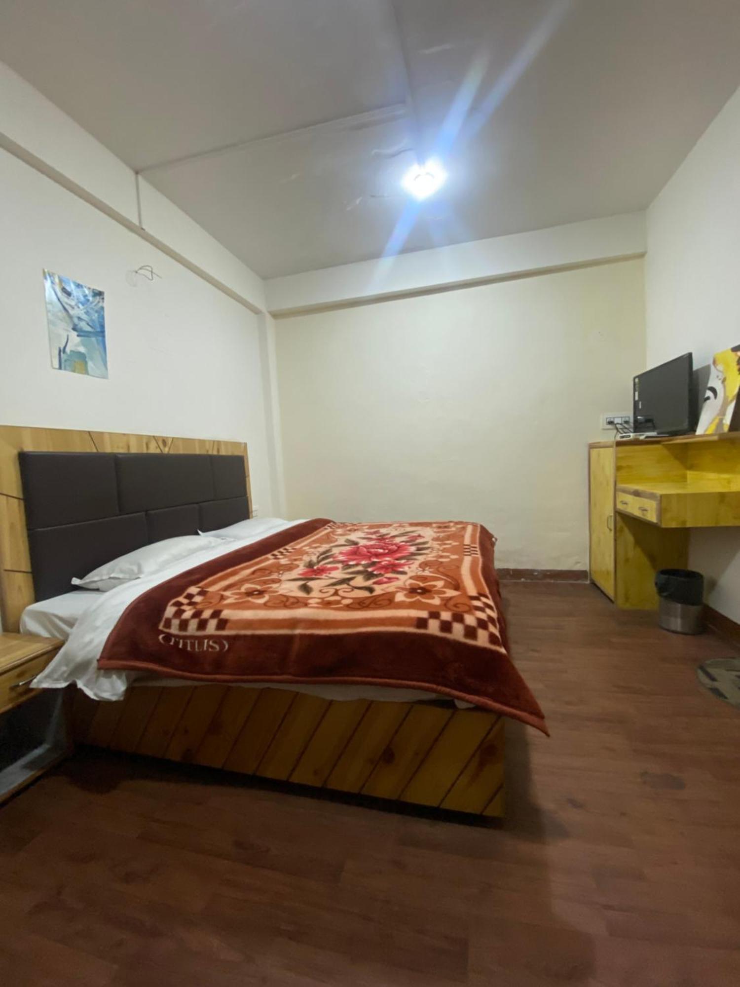 The Prasher Mall Road Bed & Breakfast Manali (Himachal Pradesh)