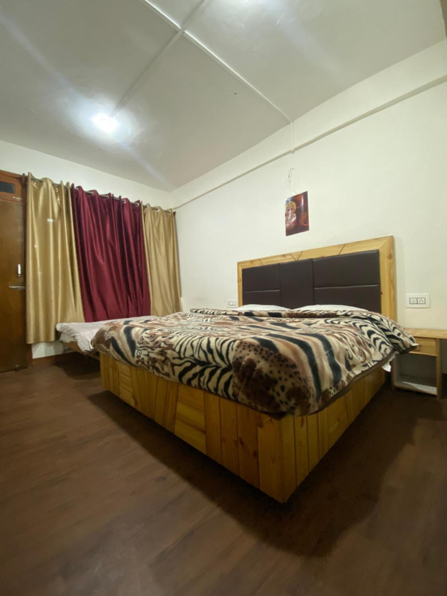 The Prasher Mall Road Bed & Breakfast *