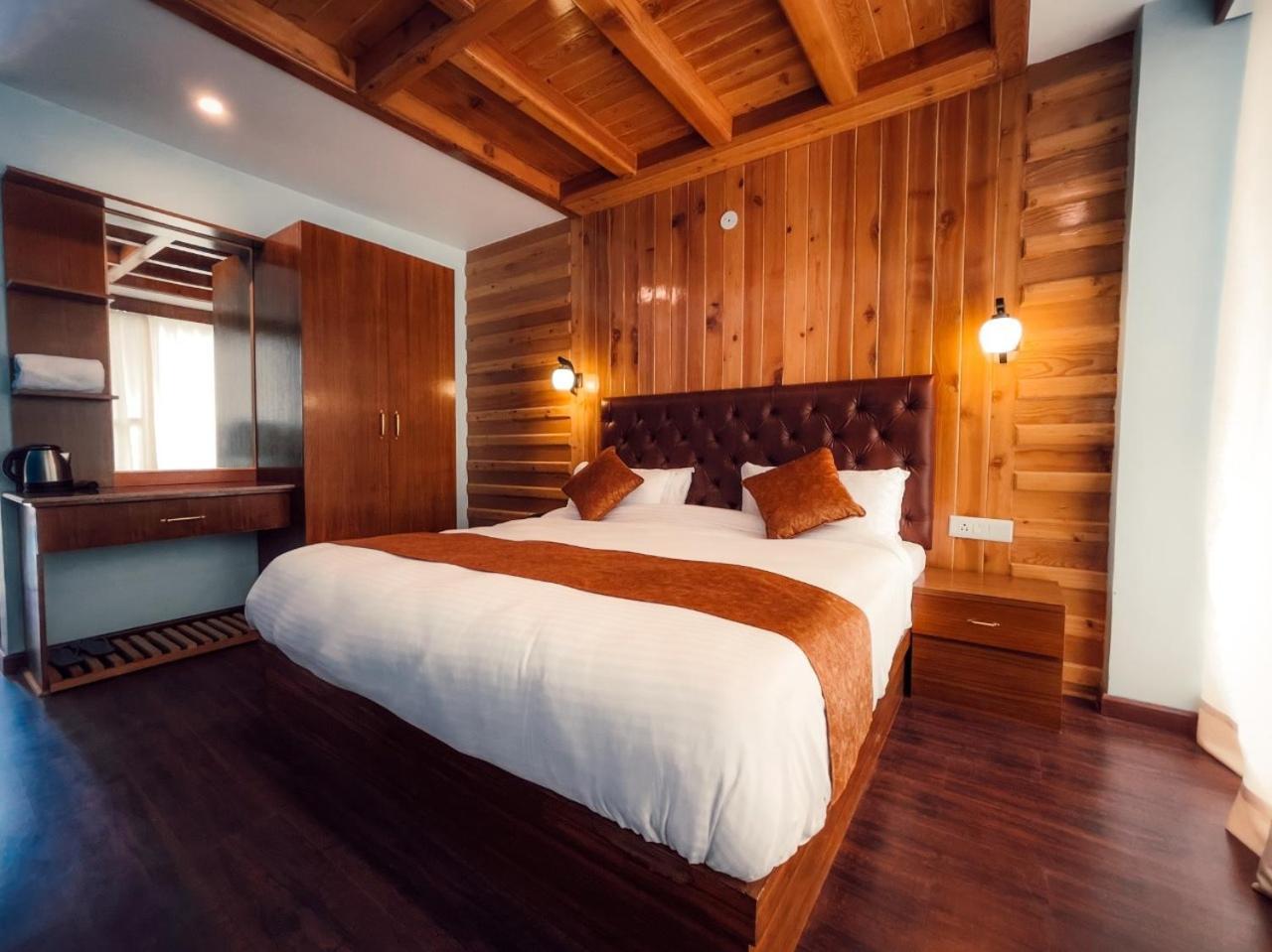 The Vista Legacy Resort, - #near Mall Road #centrally Heated & Air Cooled #big Parking #best Selling #premium #luxury Collection #open Terrace #lift #playing Zone #property Of The Year 4* Manali (Himachal Pradesh)