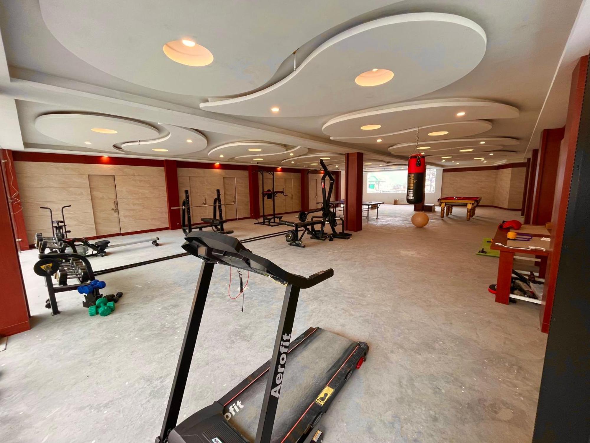 The Vista Legacy Resort, - #near Mall Road #centrally Heated & Air Cooled #big Parking #best Selling #premium #luxury Collection #open Terrace #lift #playing Zone #property Of The Year Hotel