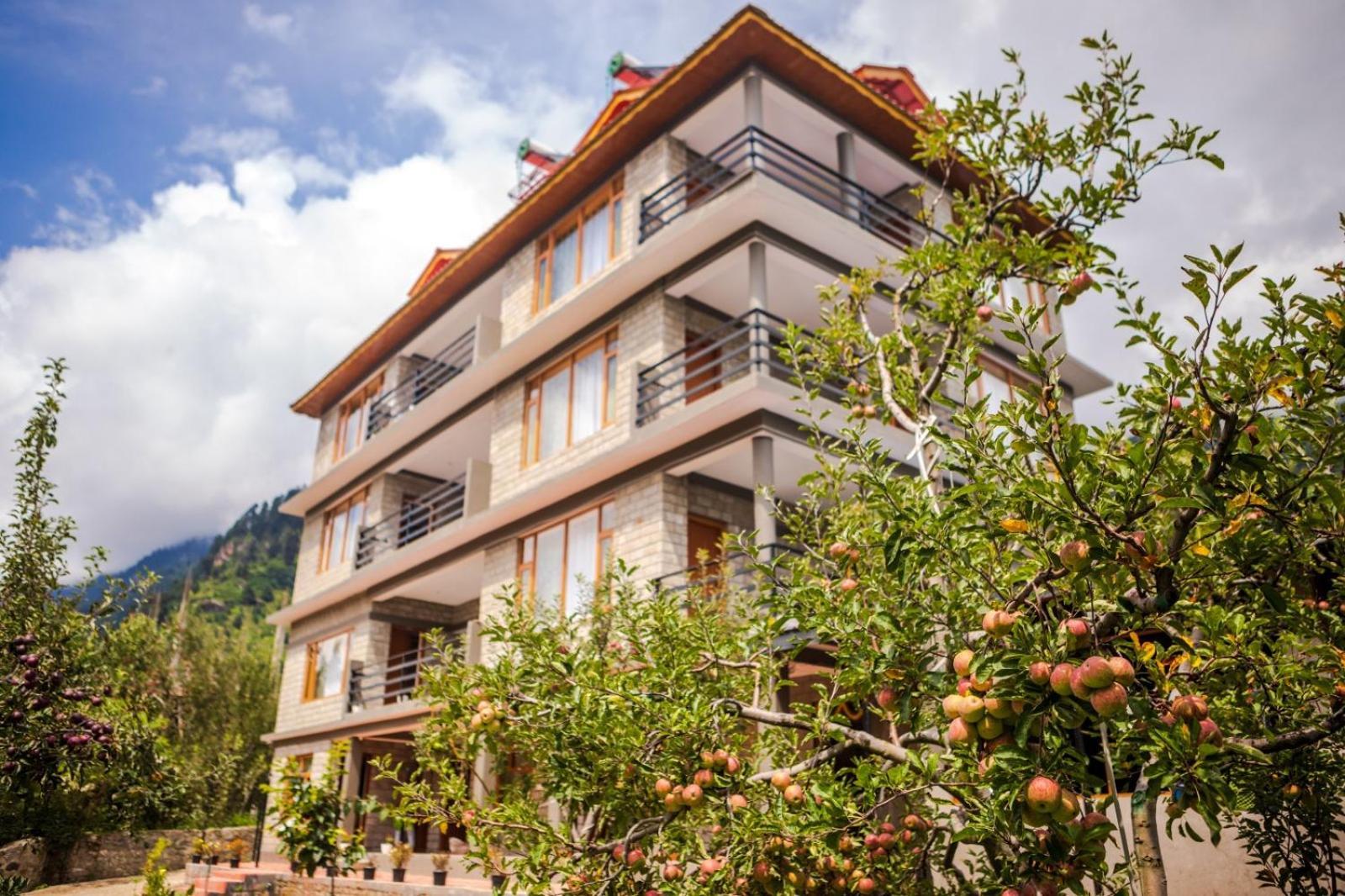 Hotel Crest 3*