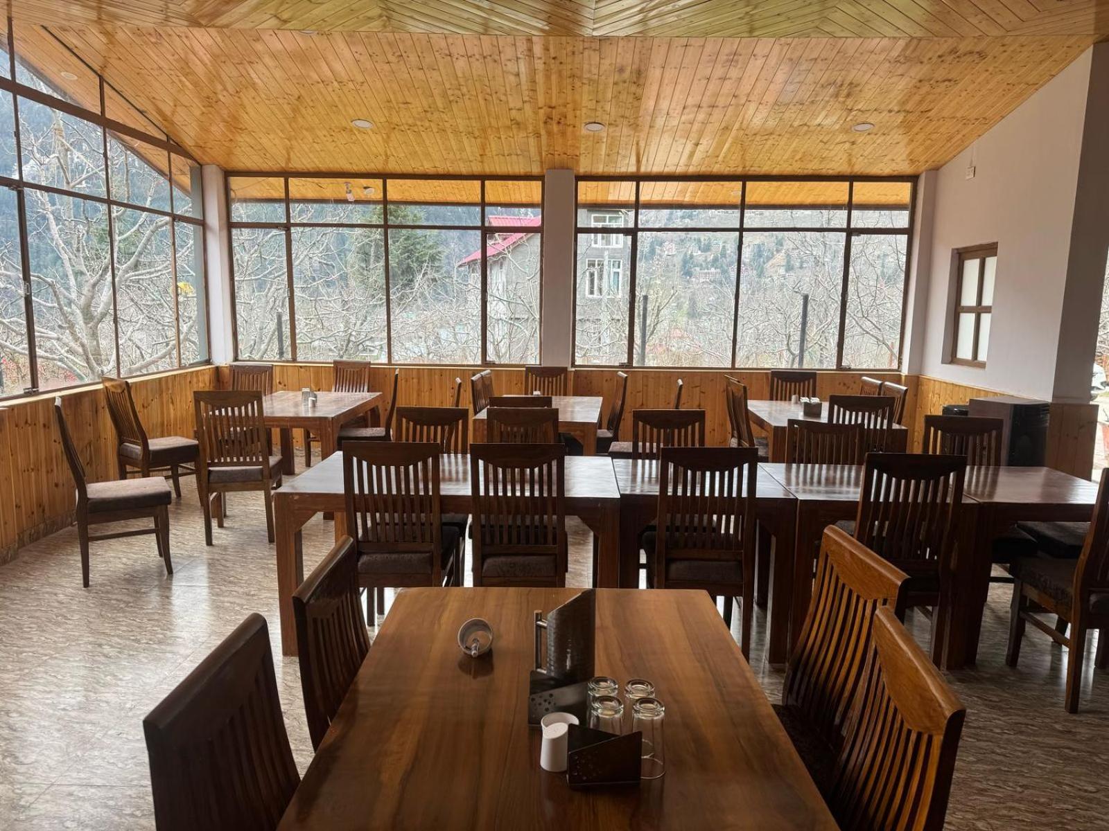 Crest 3* Manali (Himachal Pradesh)