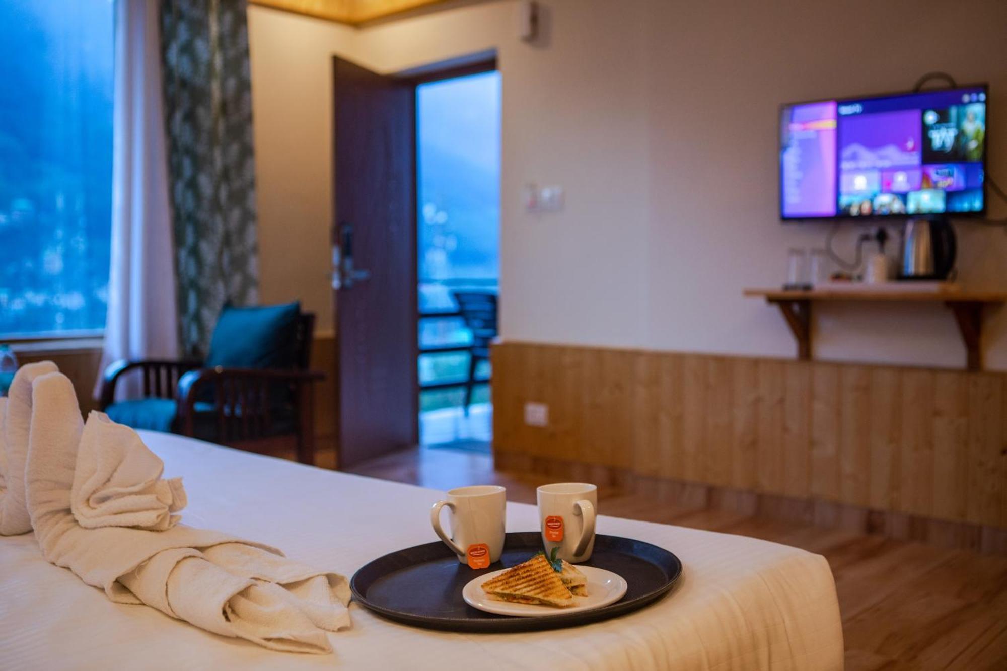 Hotel Crest 3*