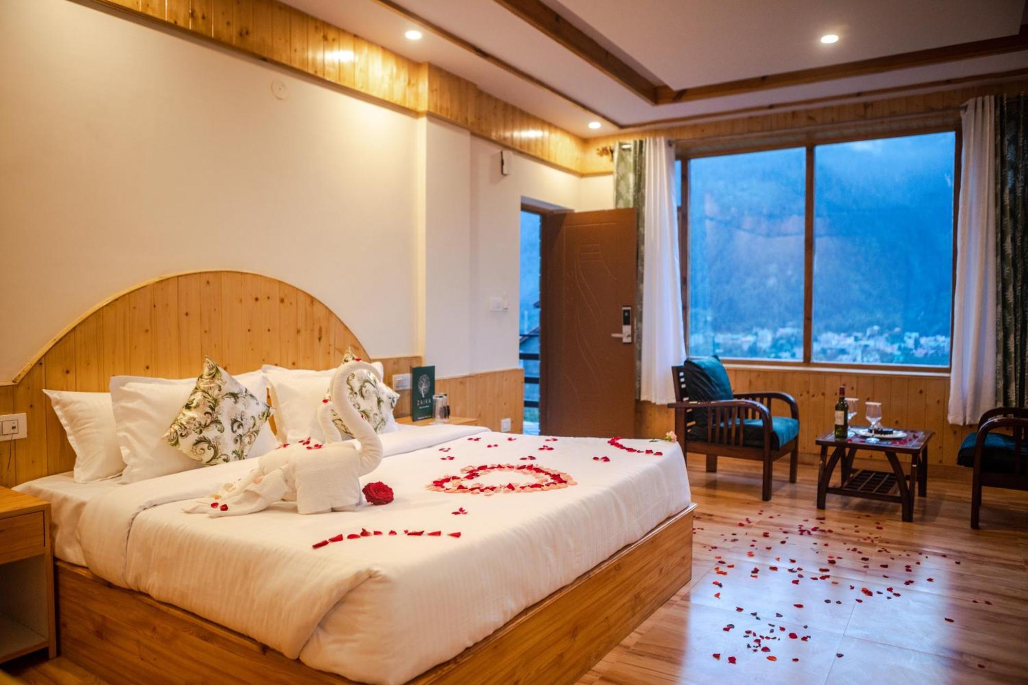 Crest Hotel 3*