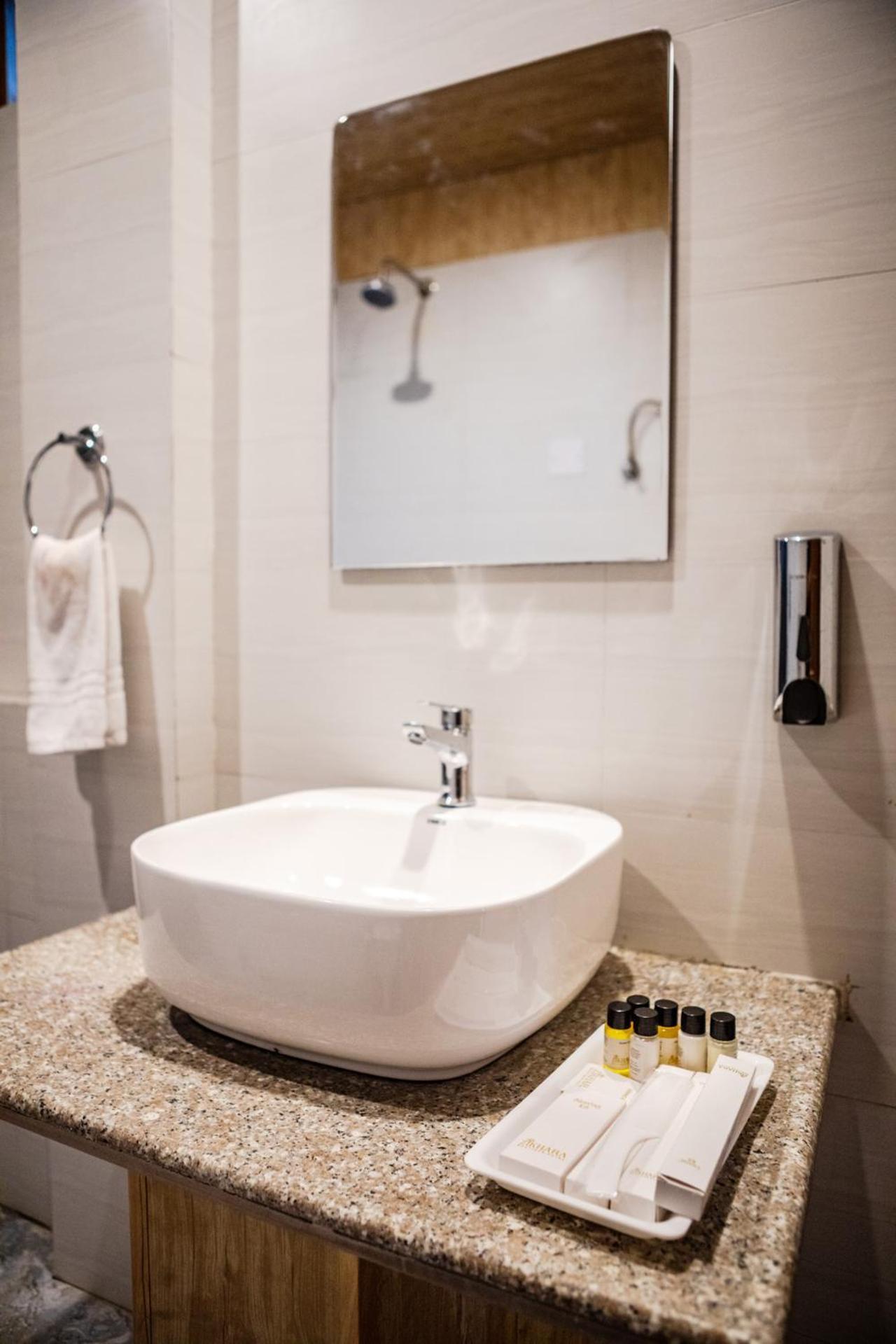 Crest Hotel 3*