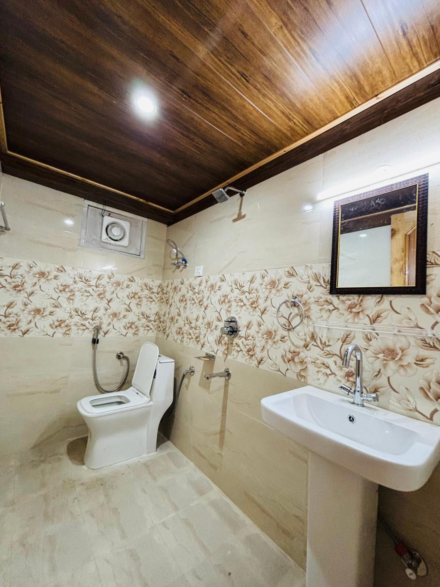 Kashi Mount View & Cafe 5*