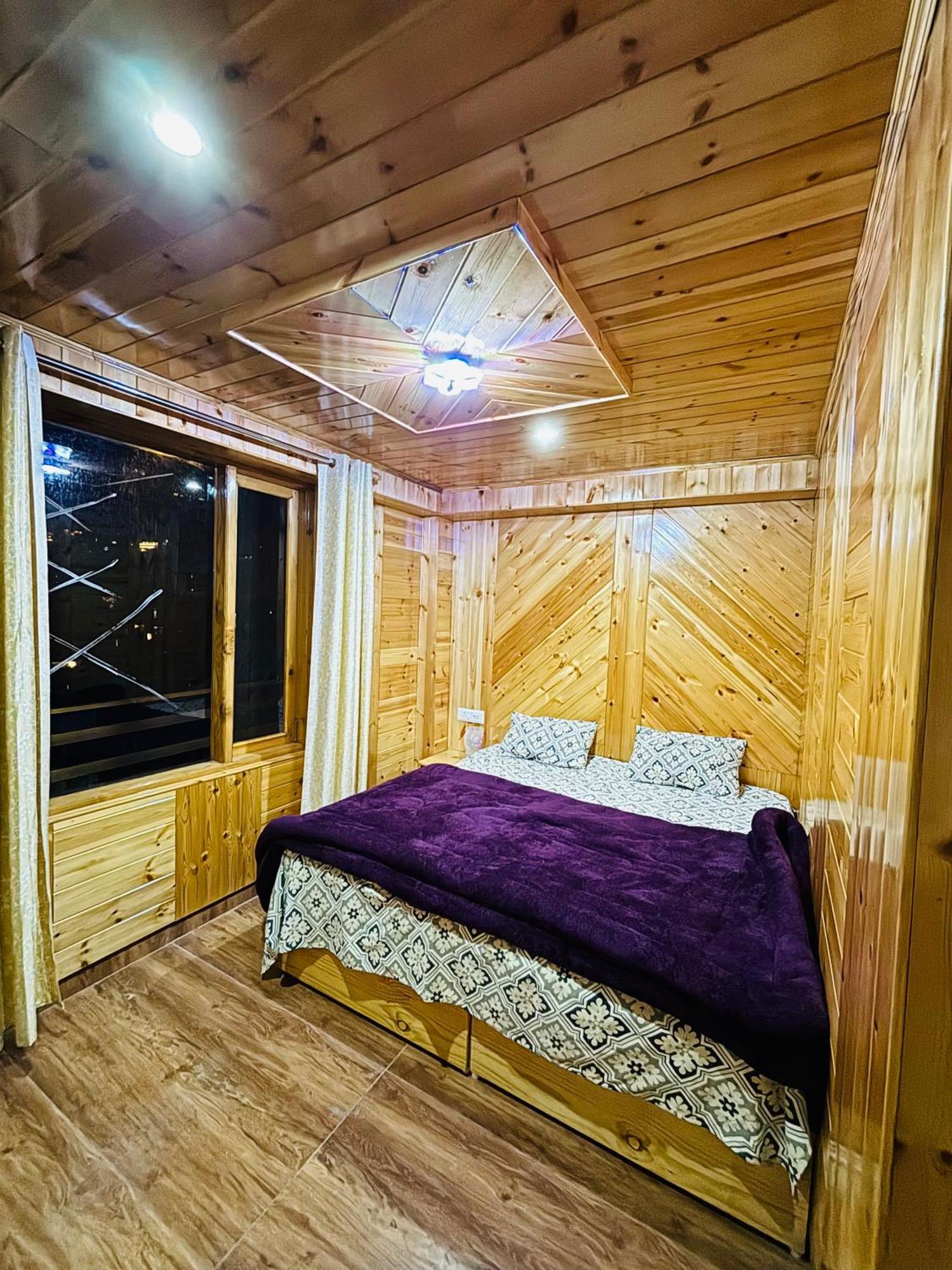 Hotel Kashi Mount View & Cafe
