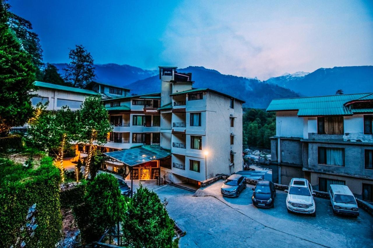 Hotel The Grand - A River And Mountain View Resort, #private Parking #gym 3*