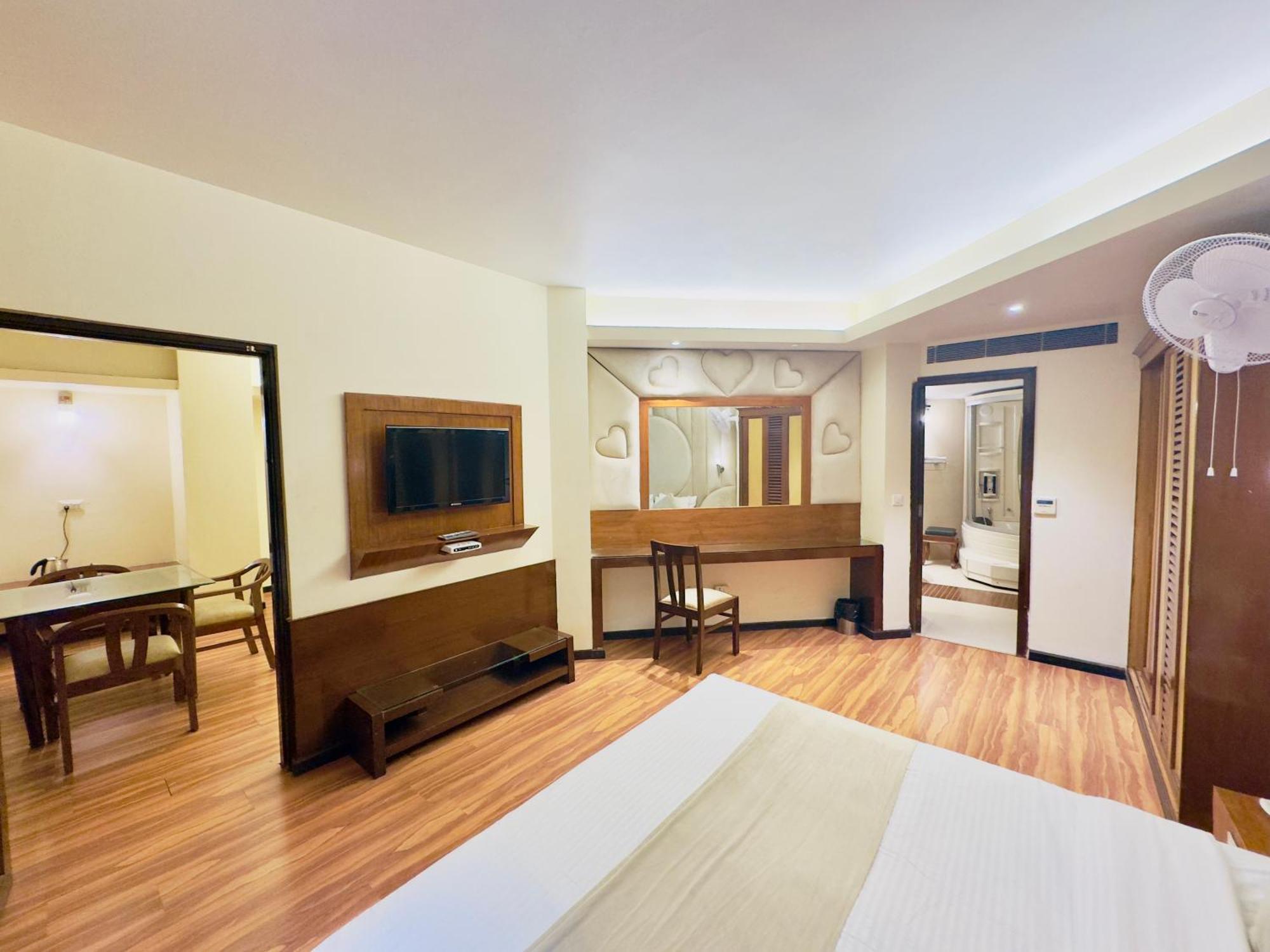 Hotel The Grand - A River And Mountain View Resort, #private Parking #gym Manali (Himachal Pradesh)