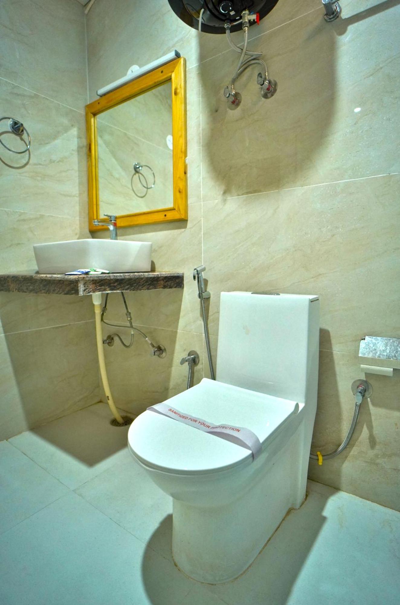 Hotel !!! The Nirvana Hills By Manu !!! A Luxury With Mountain View!!!couple Friendly!!! Balcony Rooms!!!open Terrace With 360 View!!! 4*