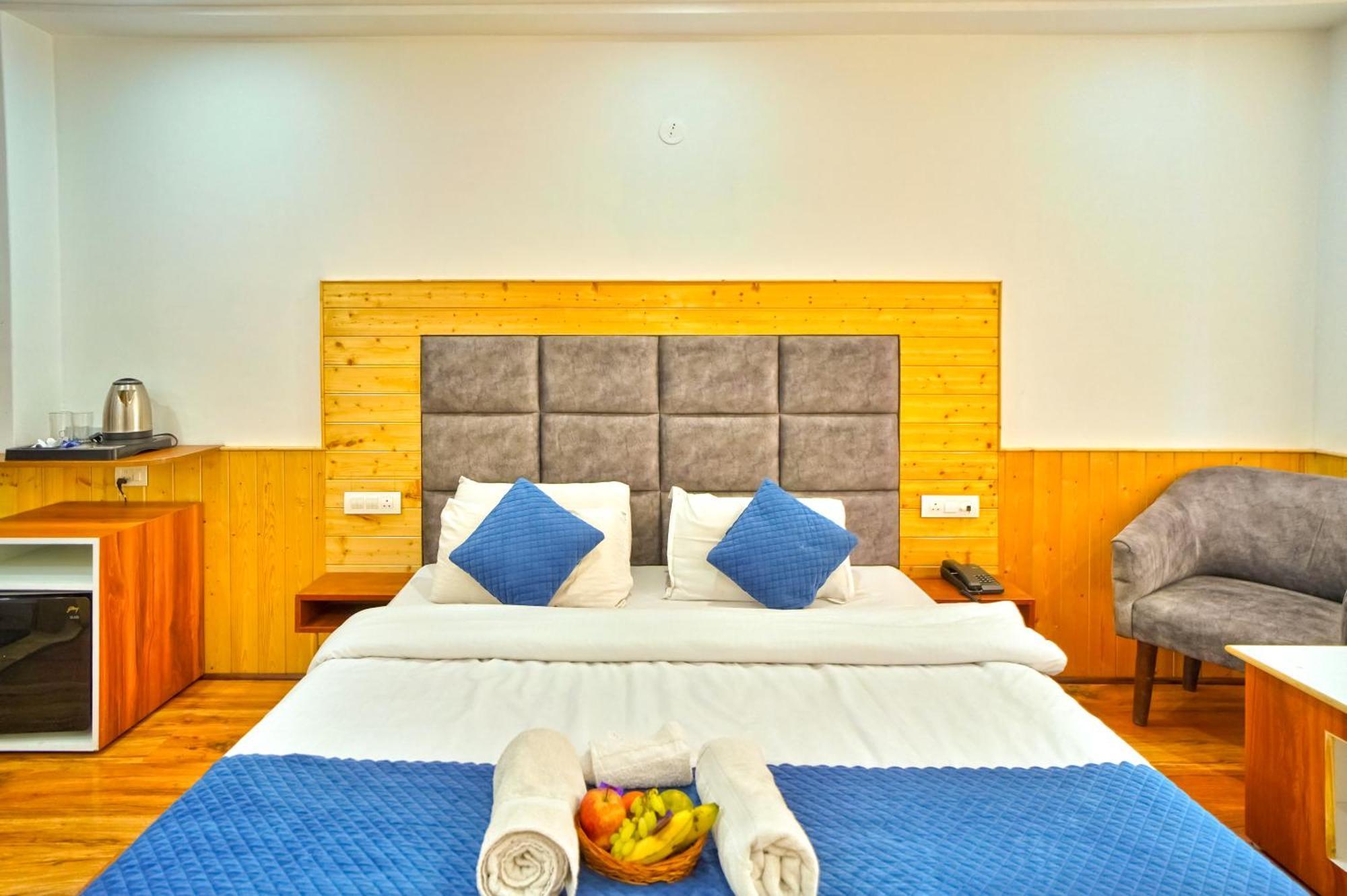 Hotel !!! The Nirvana Hills By Manu !!! A Luxury With Mountain View!!!couple Friendly!!! Balcony Rooms!!!open Terrace With 360 View!!!