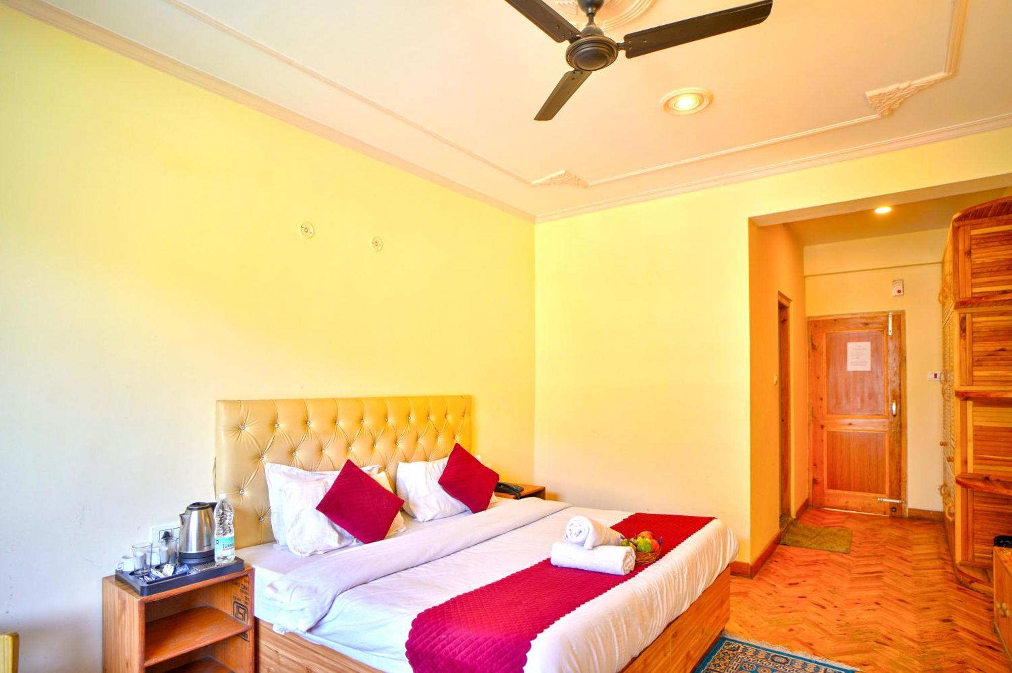 !!! The Nirvana Hills By Manu !!! A Luxury With Mountain View!!!couple Friendly!!! Balcony Rooms!!!open Terrace With 360 View!!! Hotel Manali (Himachal Pradesh)