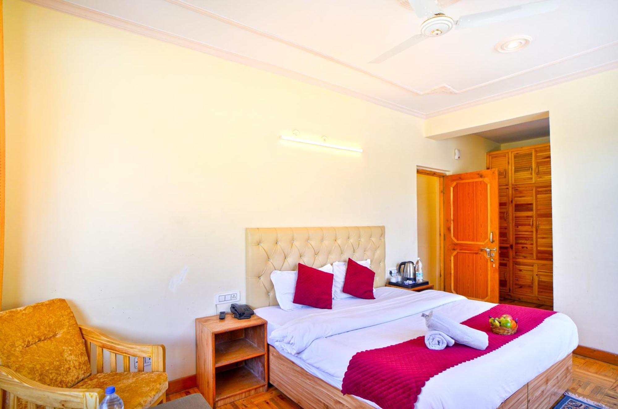 Hotel !!! The Nirvana Hills By Manu !!! A Luxury With Mountain View!!!couple Friendly!!! Balcony Rooms!!!open Terrace With 360 View!!! Manali (Himachal Pradesh)