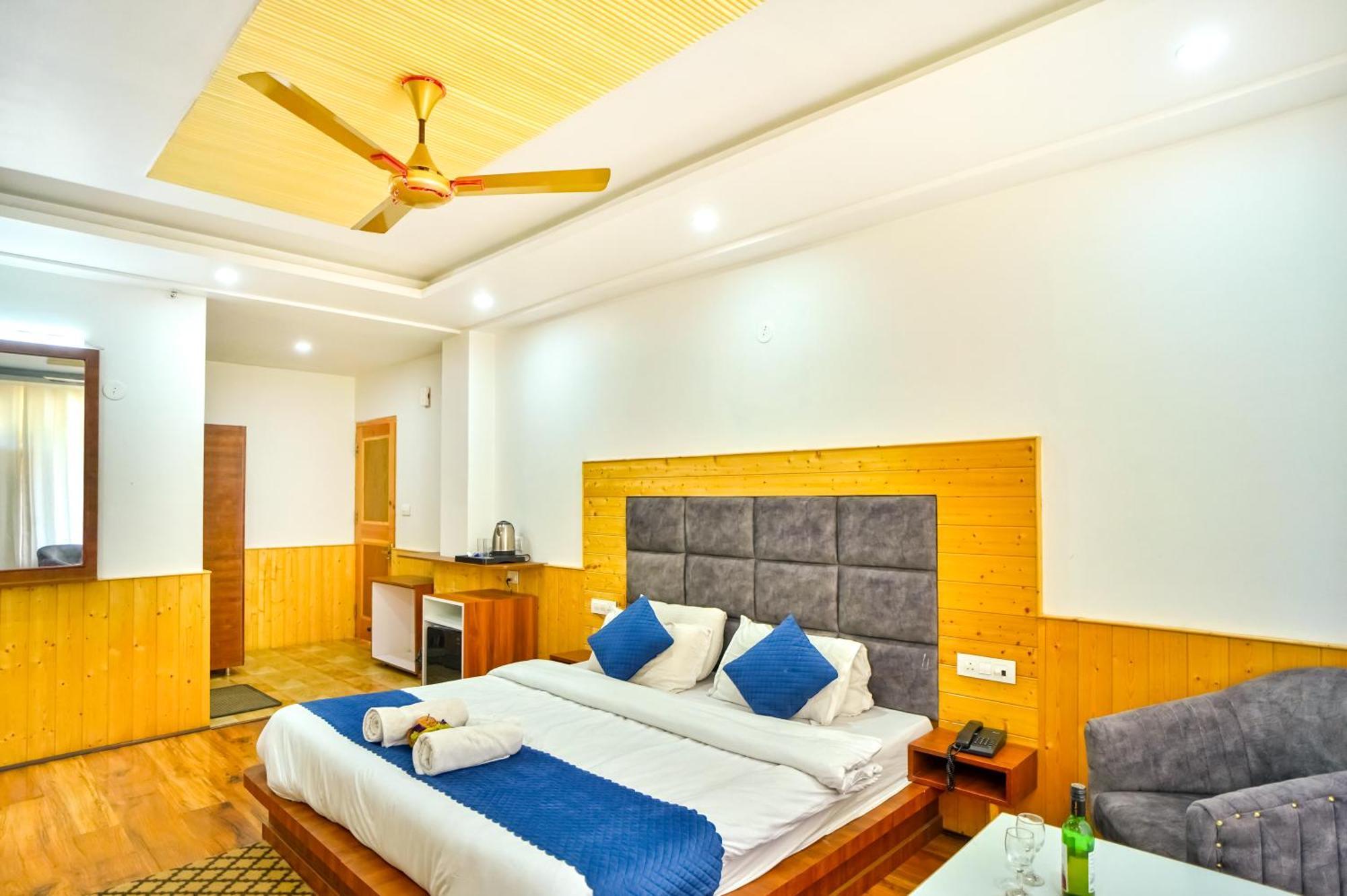 !!! The Nirvana Hills By Manu !!! A Luxury With Mountain View!!!couple Friendly!!! Balcony Rooms!!!open Terrace With 360 View!!! Manali (Himachal Pradesh)