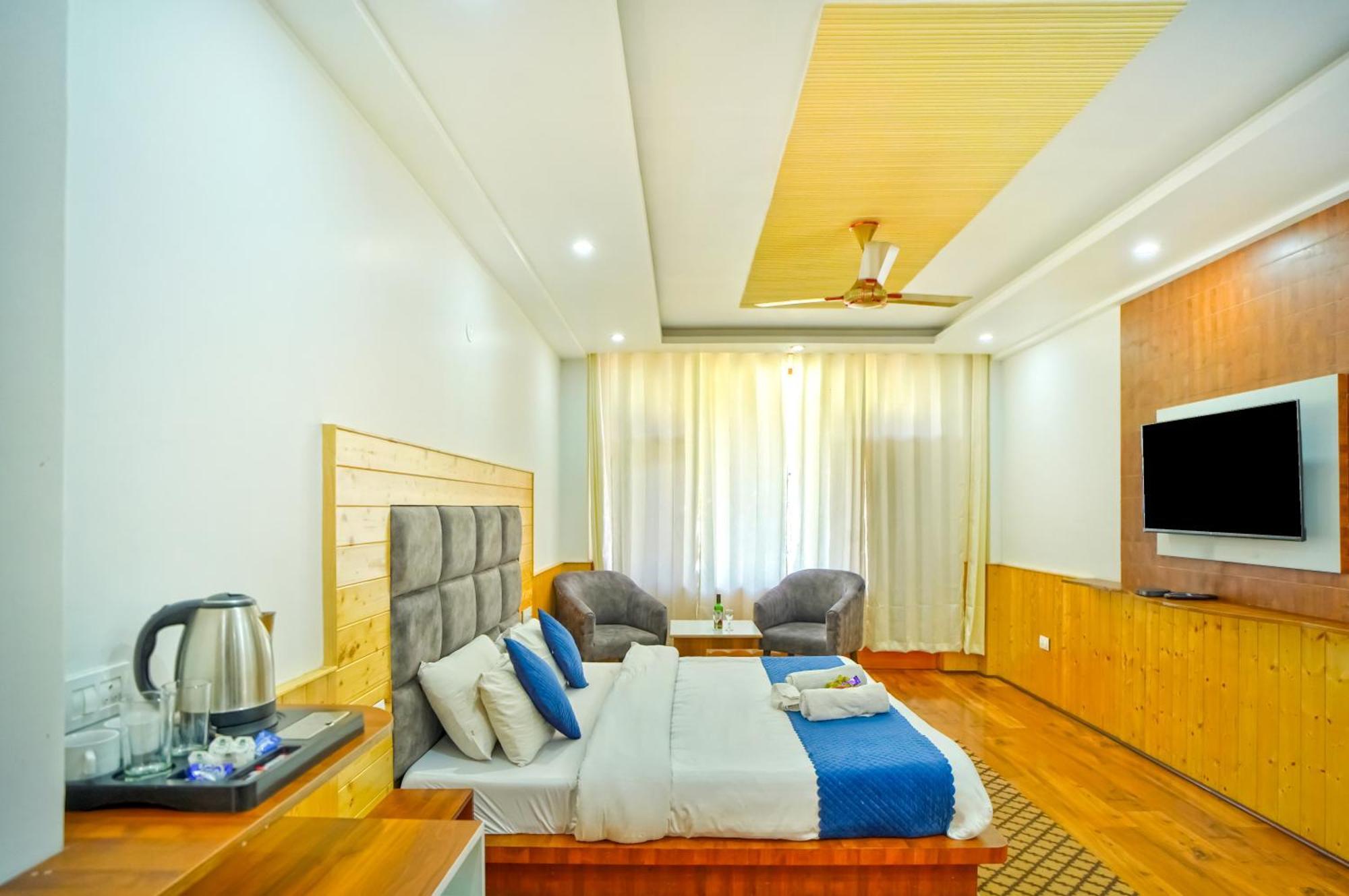 !!! The Nirvana Hills By Manu !!! A Luxury With Mountain View!!!couple Friendly!!! Balcony Rooms!!!open Terrace With 360 View!!!