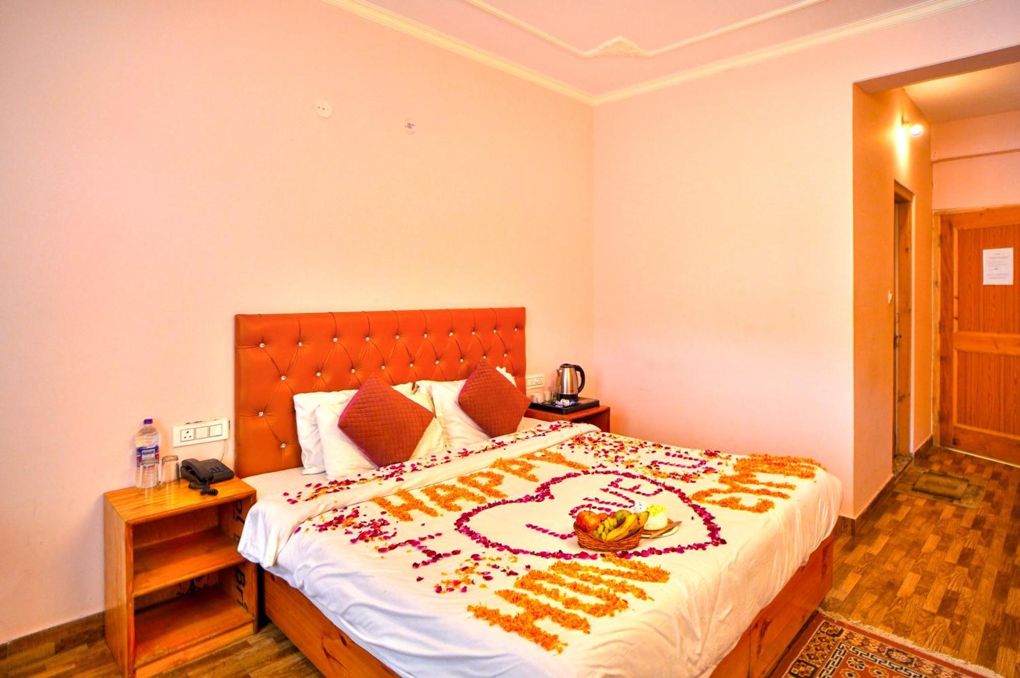 !!! The Nirvana Hills By Manu !!! A Luxury With Mountain View!!!couple Friendly!!! Balcony Rooms!!!open Terrace With 360 View!!! 4* Manali (Himachal Pradesh)