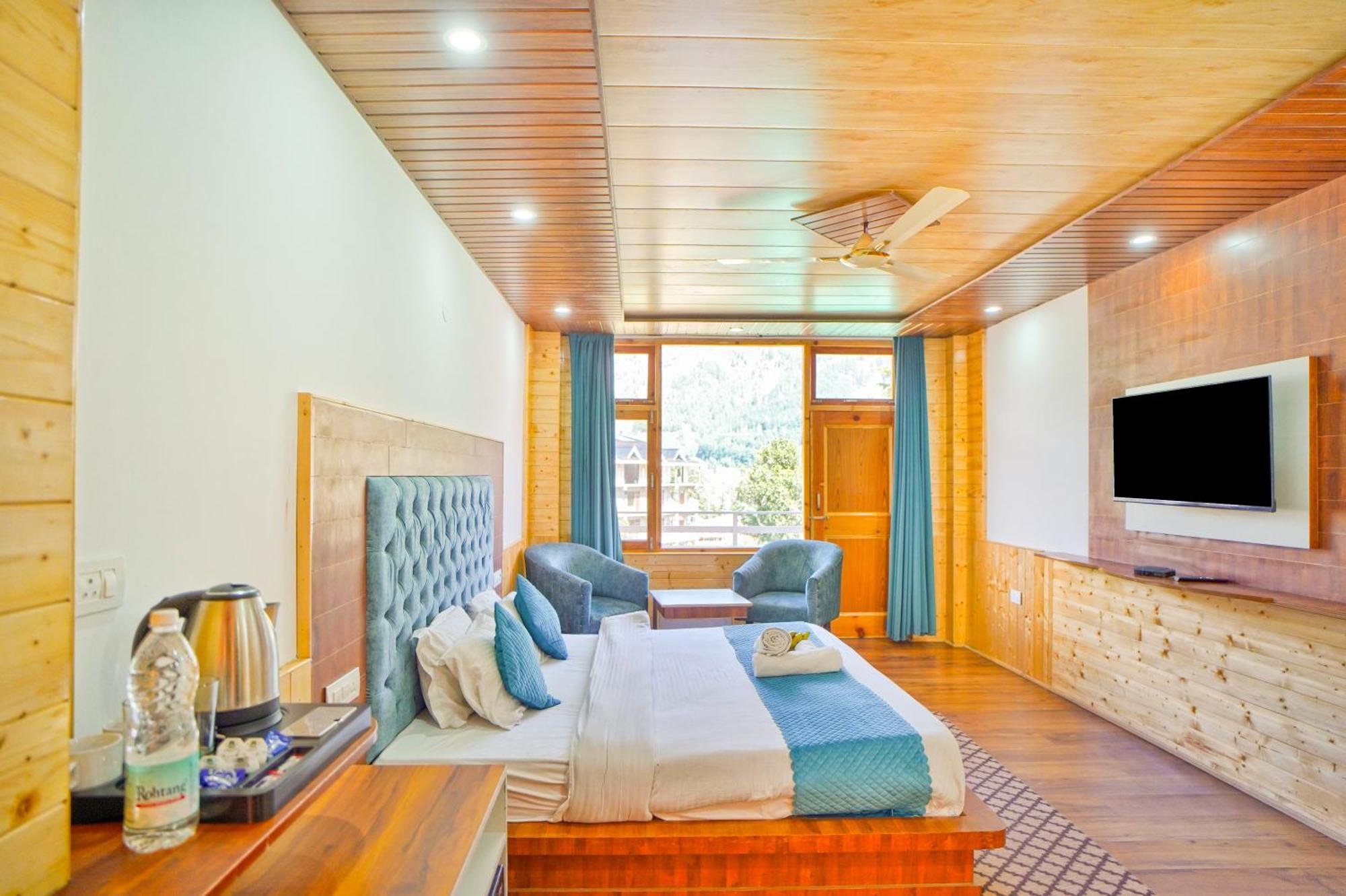 Hotel !!! The Nirvana Hills By Manu !!! A Luxury With Mountain View!!!couple Friendly!!! Balcony Rooms!!!open Terrace With 360 View!!!
