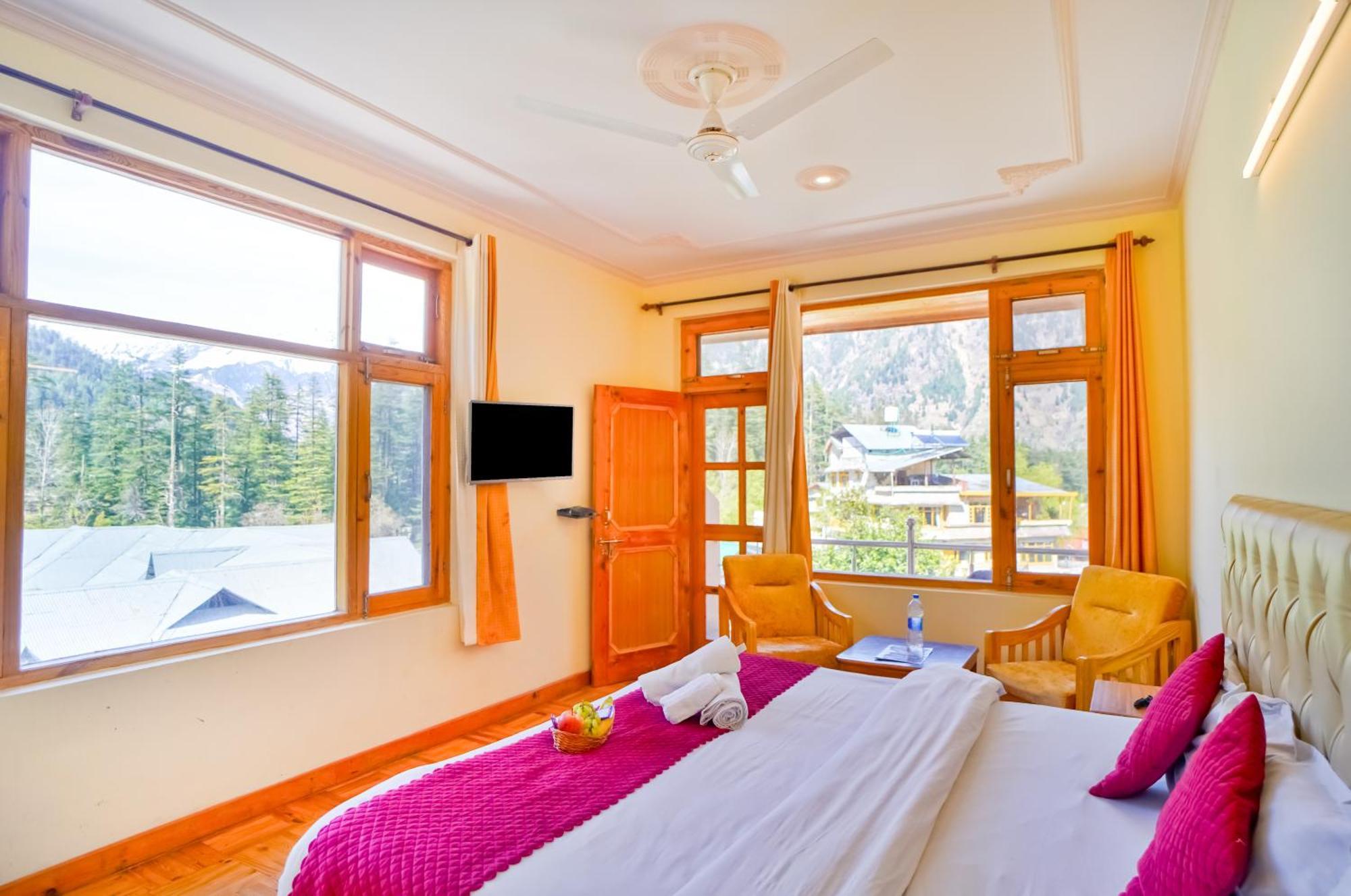 !!! The Nirvana Hills By Manu !!! A Luxury With Mountain View!!!couple Friendly!!! Balcony Rooms!!!open Terrace With 360 View!!! 4*