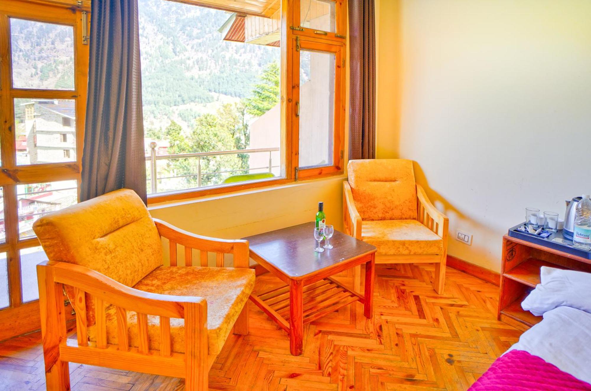!!! The Nirvana Hills By Manu !!! A Luxury With Mountain View!!!couple Friendly!!! Balcony Rooms!!!open Terrace With 360 View!!! Manali (Himachal Pradesh)