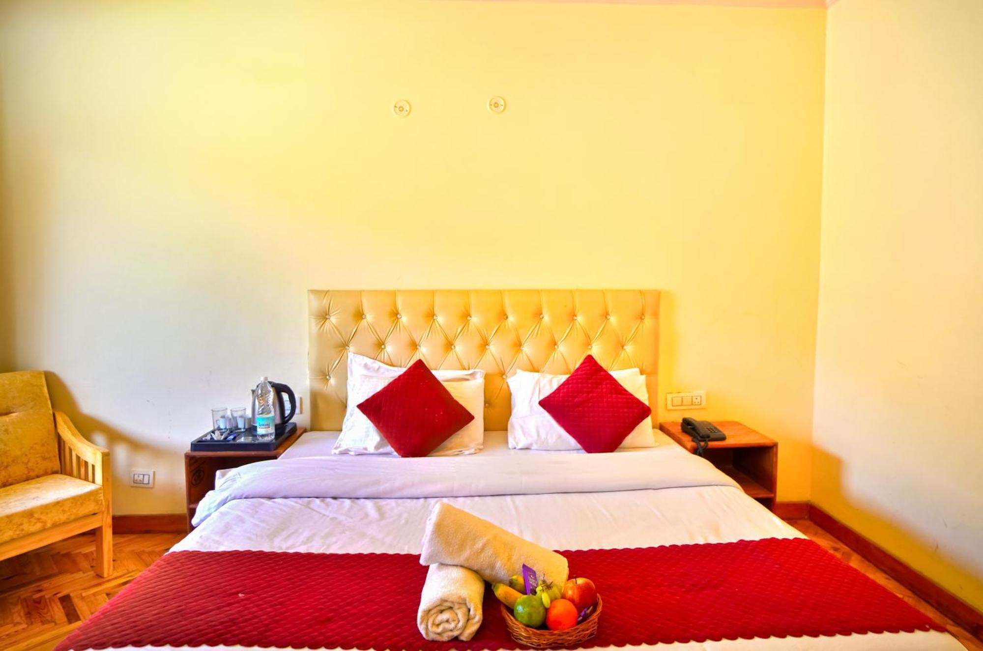 !!! The Nirvana Hills By Manu !!! A Luxury With Mountain View!!!couple Friendly!!! Balcony Rooms!!!open Terrace With 360 View!!!