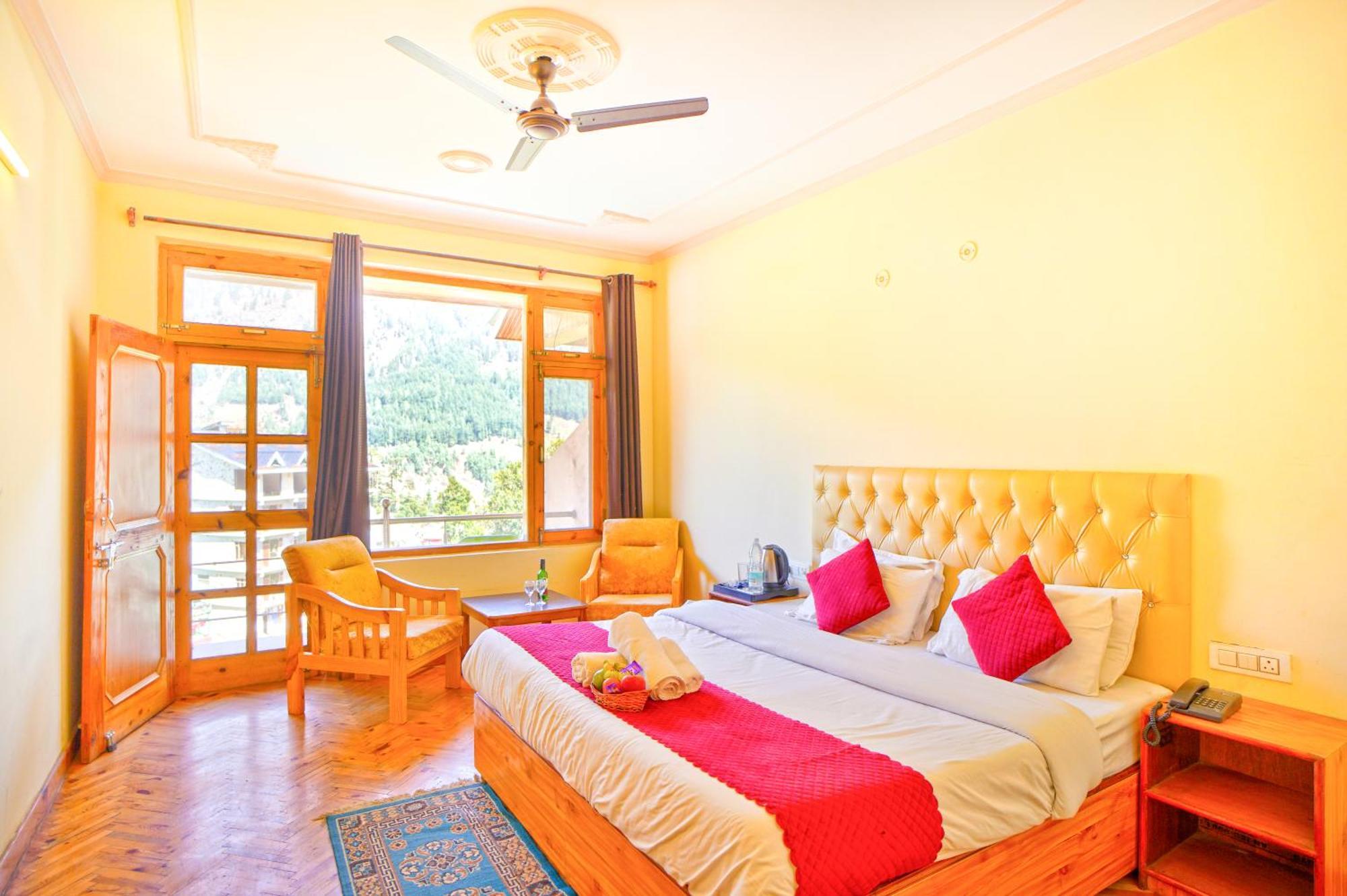!!! The Nirvana Hills By Manu !!! A Luxury With Mountain View!!!couple Friendly!!! Balcony Rooms!!!open Terrace With 360 View!!! Hotel