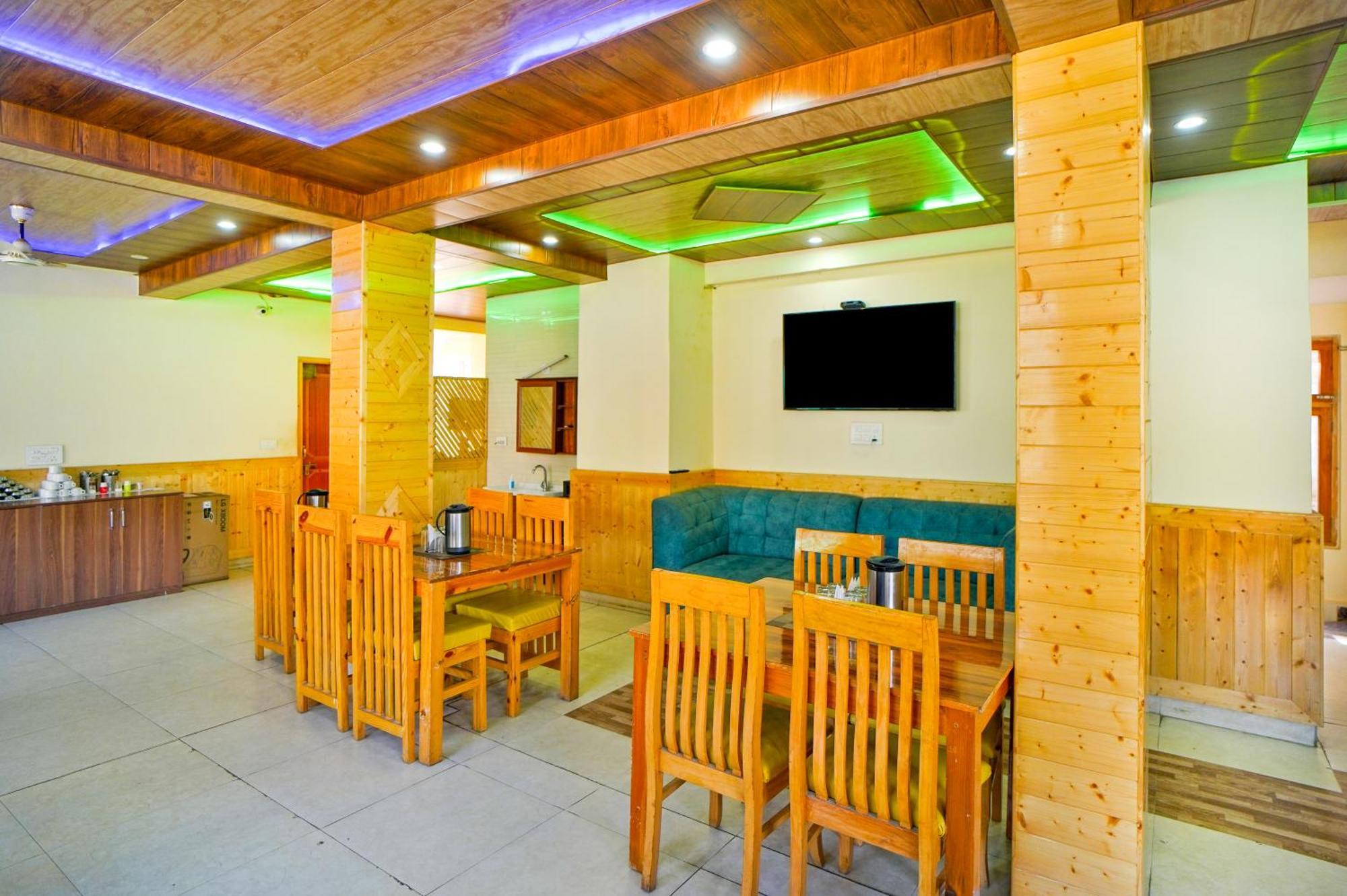 !!! The Nirvana Hills By Manu !!! A Luxury With Mountain View!!!couple Friendly!!! Balcony Rooms!!!open Terrace With 360 View!!! 4*