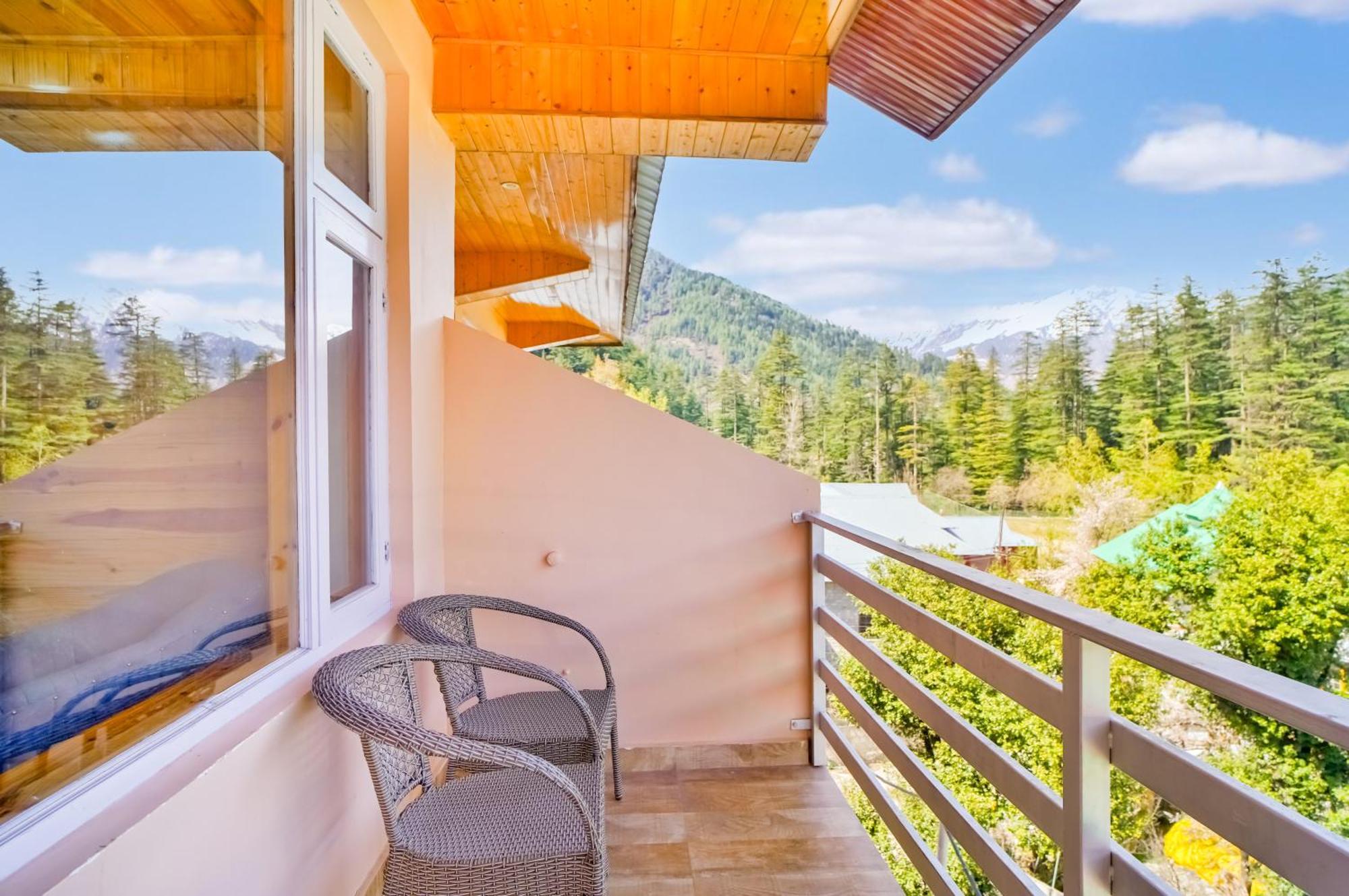 !!! The Nirvana Hills By Manu !!! A Luxury With Mountain View!!!couple Friendly!!! Balcony Rooms!!!open Terrace With 360 View!!! Hotel