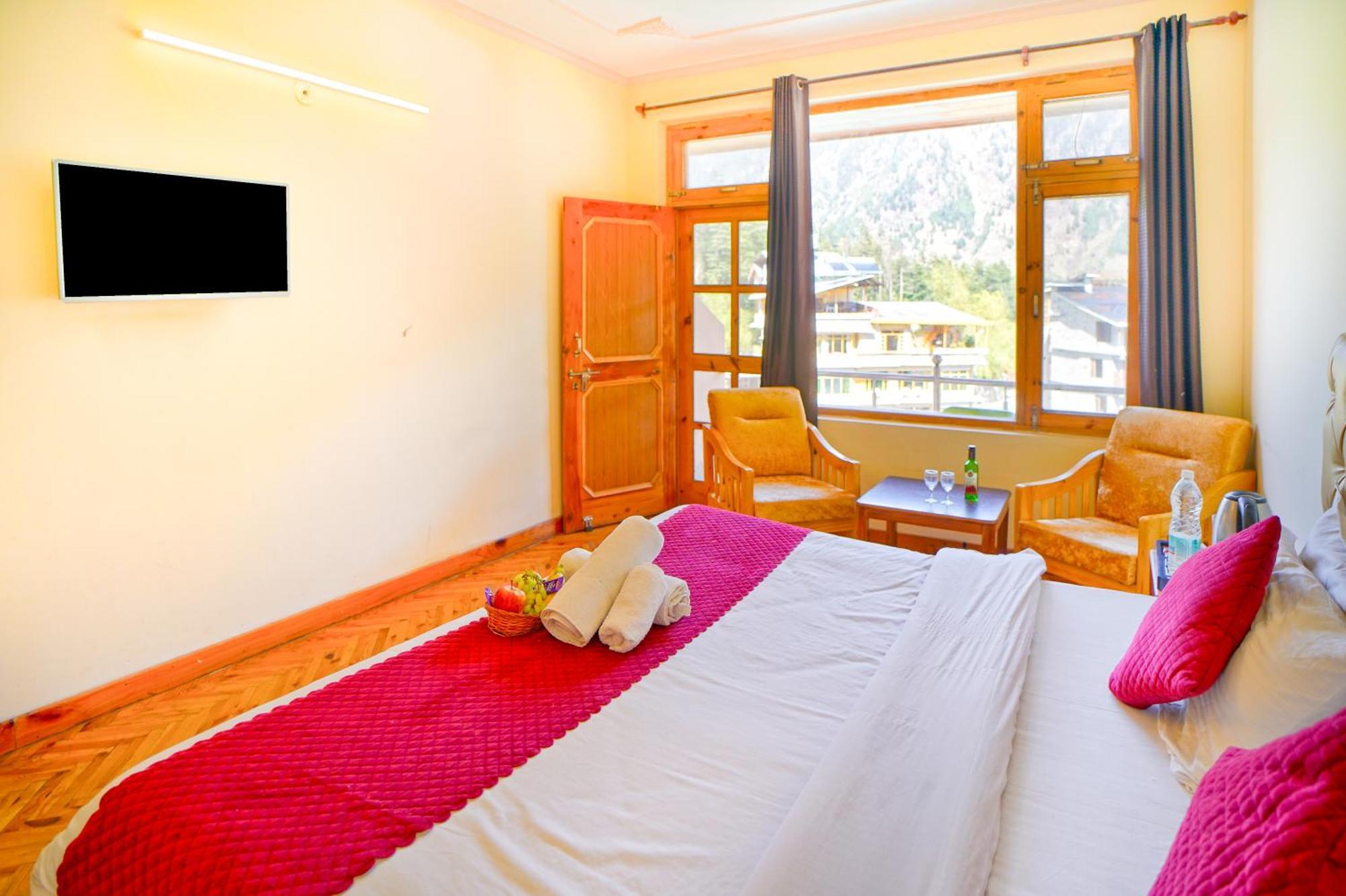 !!! The Nirvana Hills By Manu !!! A Luxury With Mountain View!!!couple Friendly!!! Balcony Rooms!!!open Terrace With 360 View!!! 4*