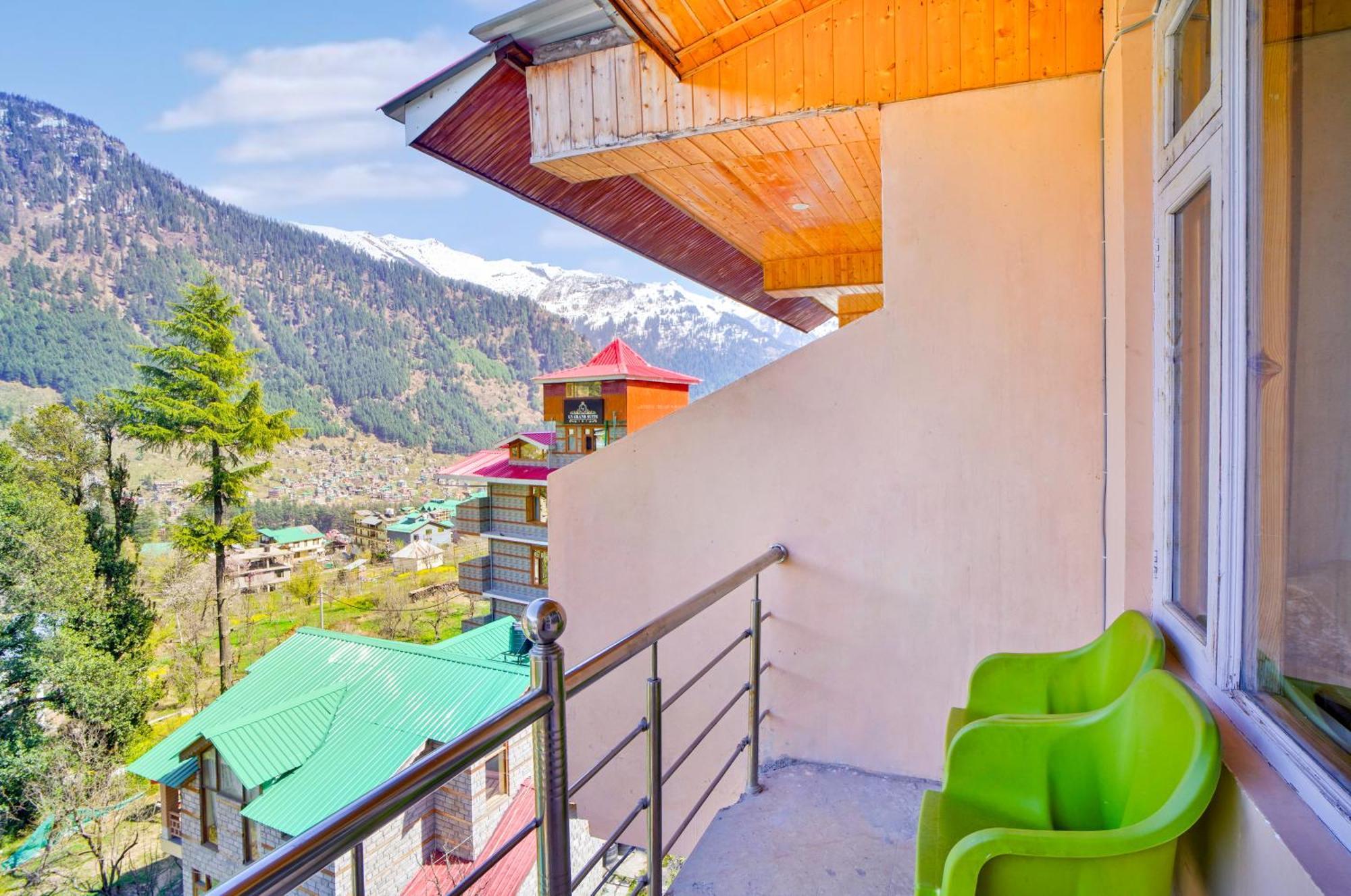 !!! The Nirvana Hills By Manu !!! A Luxury With Mountain View!!!couple Friendly!!! Balcony Rooms!!!open Terrace With 360 View!!! Hotel
