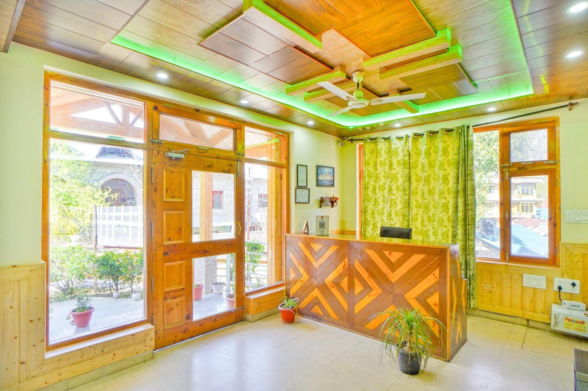 Hotel !!! The Nirvana Hills By Manu !!! A Luxury With Mountain View!!!couple Friendly!!! Balcony Rooms!!!open Terrace With 360 View!!!