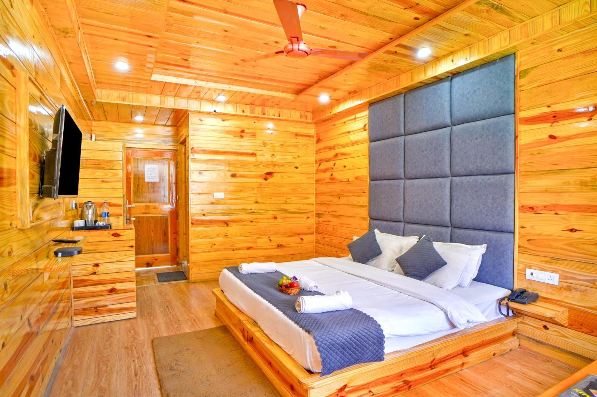 !!! The Nirvana Hills By Manu !!! A Luxury With Mountain View!!!couple Friendly!!! Balcony Rooms!!!open Terrace With 360 View!!! Manali (Himachal Pradesh)