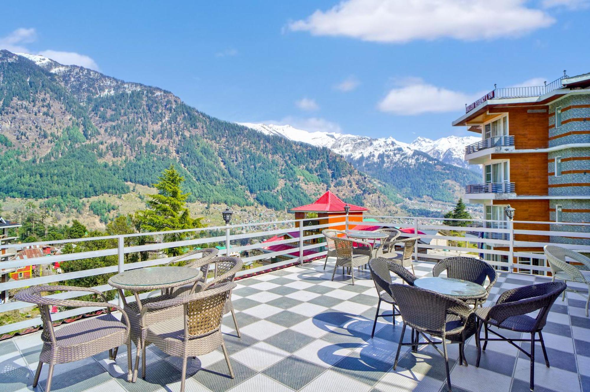 Hotel !!! The Nirvana Hills By Manu !!! A Luxury With Mountain View!!!couple Friendly!!! Balcony Rooms!!!open Terrace With 360 View!!!
