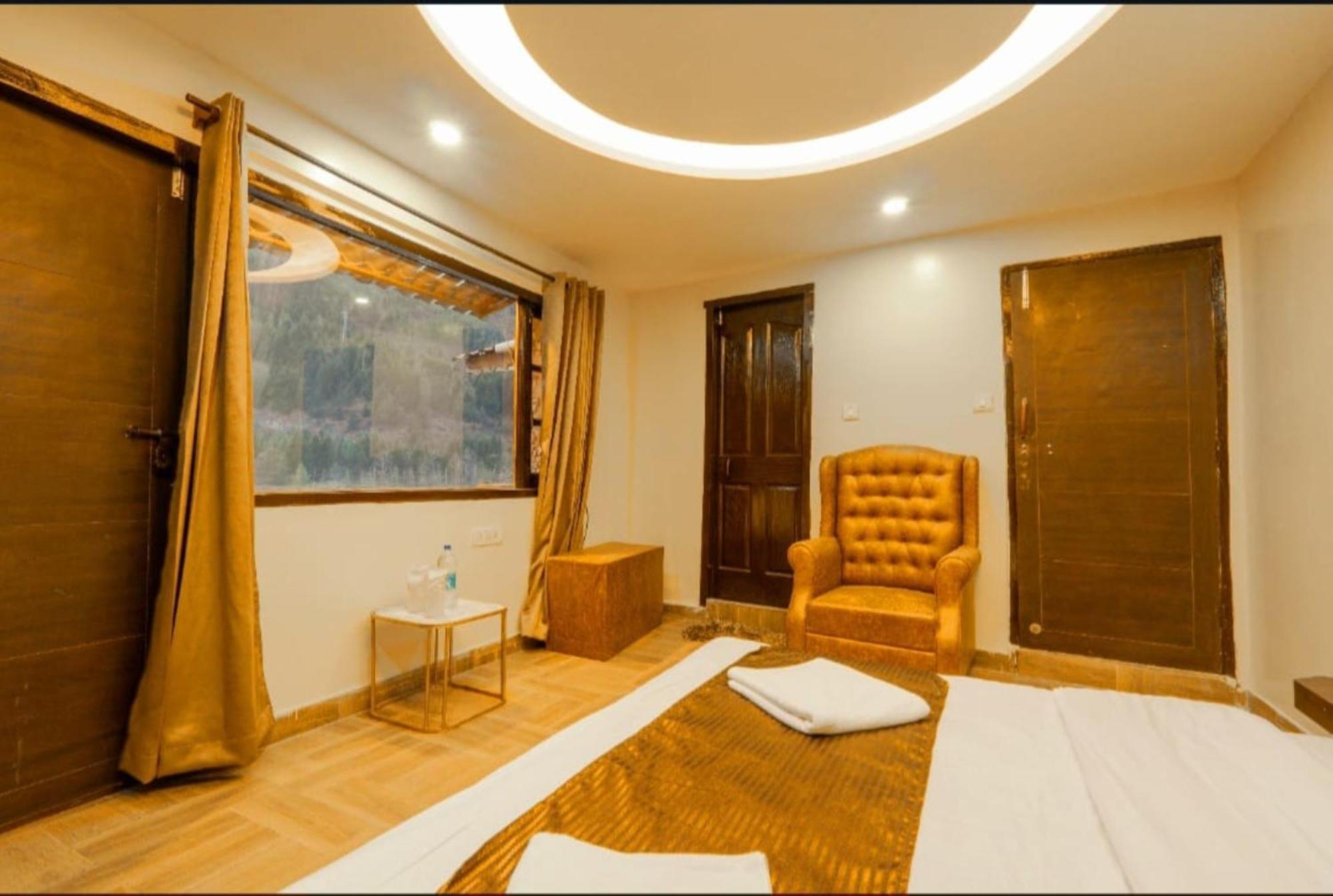 Hotel Villa Riverine Cafe & Riverview Near Mall Road Manali 4* Manali (Himachal Pradesh)