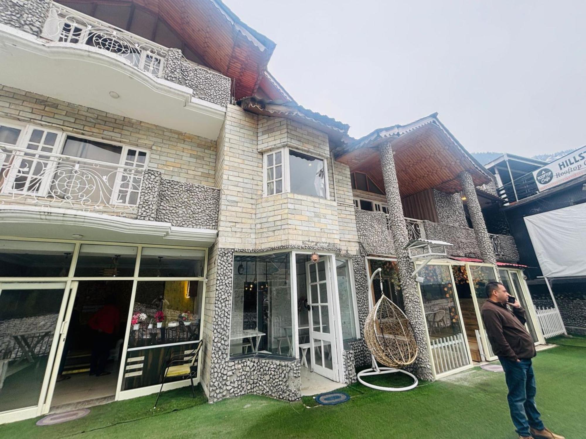 Hotel Hotel Villa Riverine Cafe & Riverview Near Mall Road Manali 4*