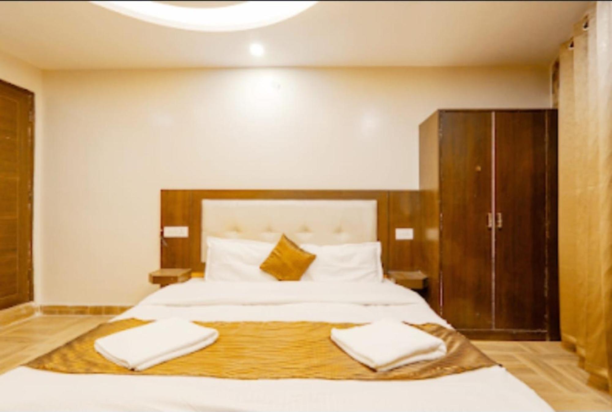 Hotel Villa Riverine Cafe & Riverview Near Mall Road Manali 4* Manali (Himachal Pradesh)