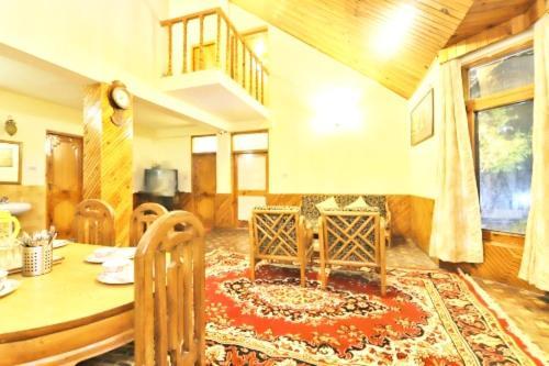 Villa Vibes And Trails Manali (Himachal Pradesh)