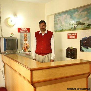 Hotel New Adarsh 2*