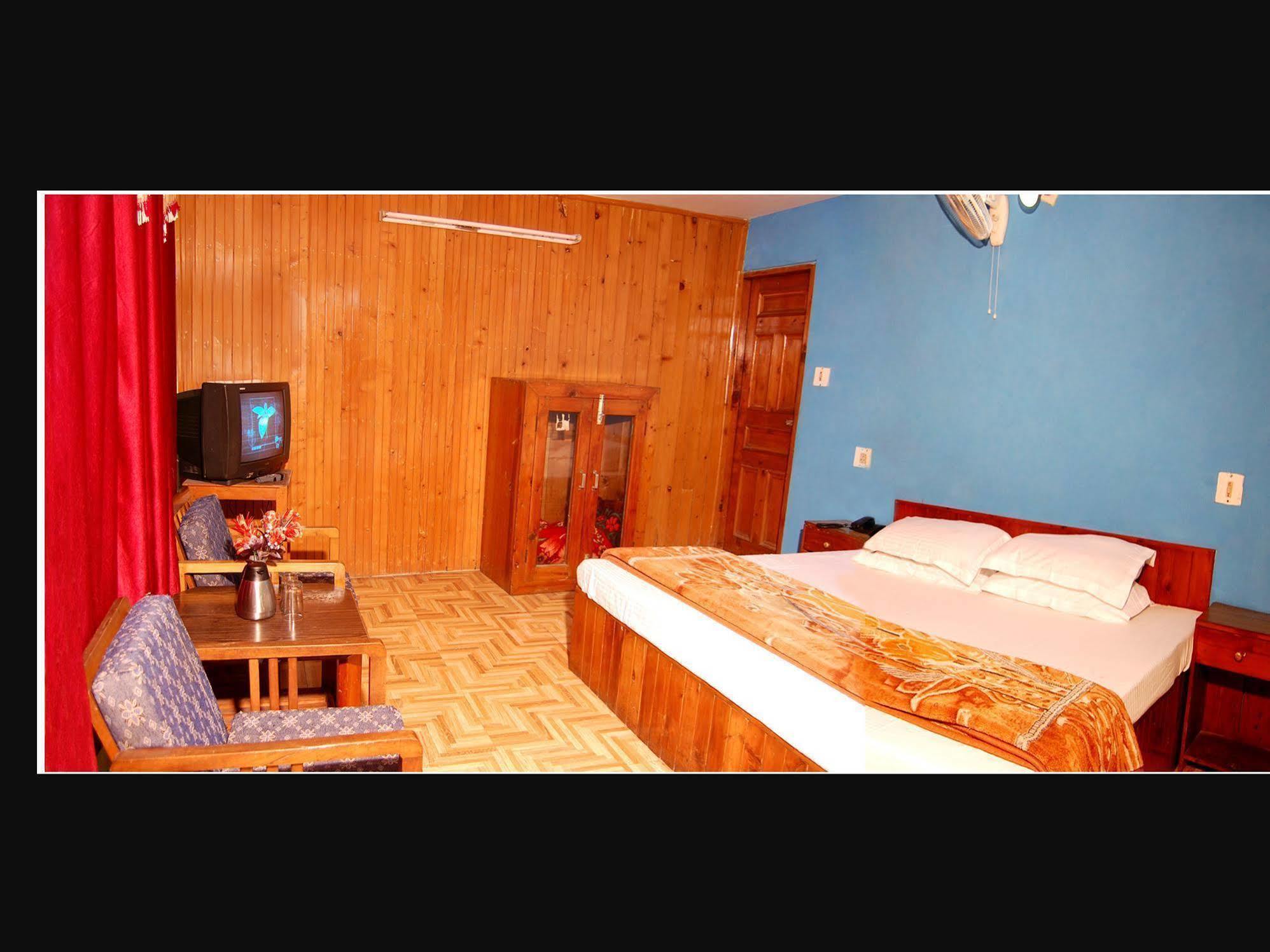 Ambika Hotel Manali (Himachal Pradesh)