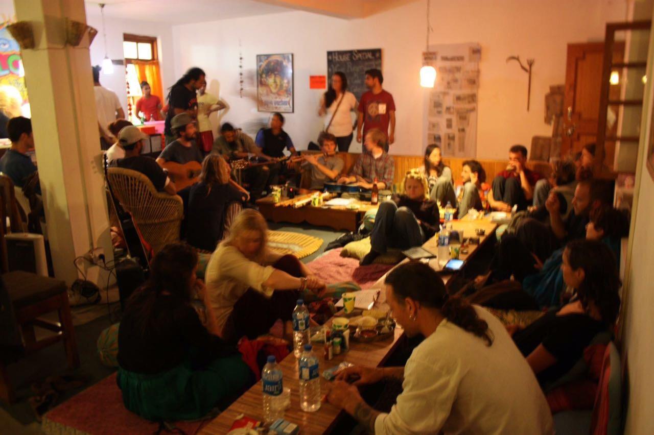 Lilly & Cafe Hostel *
